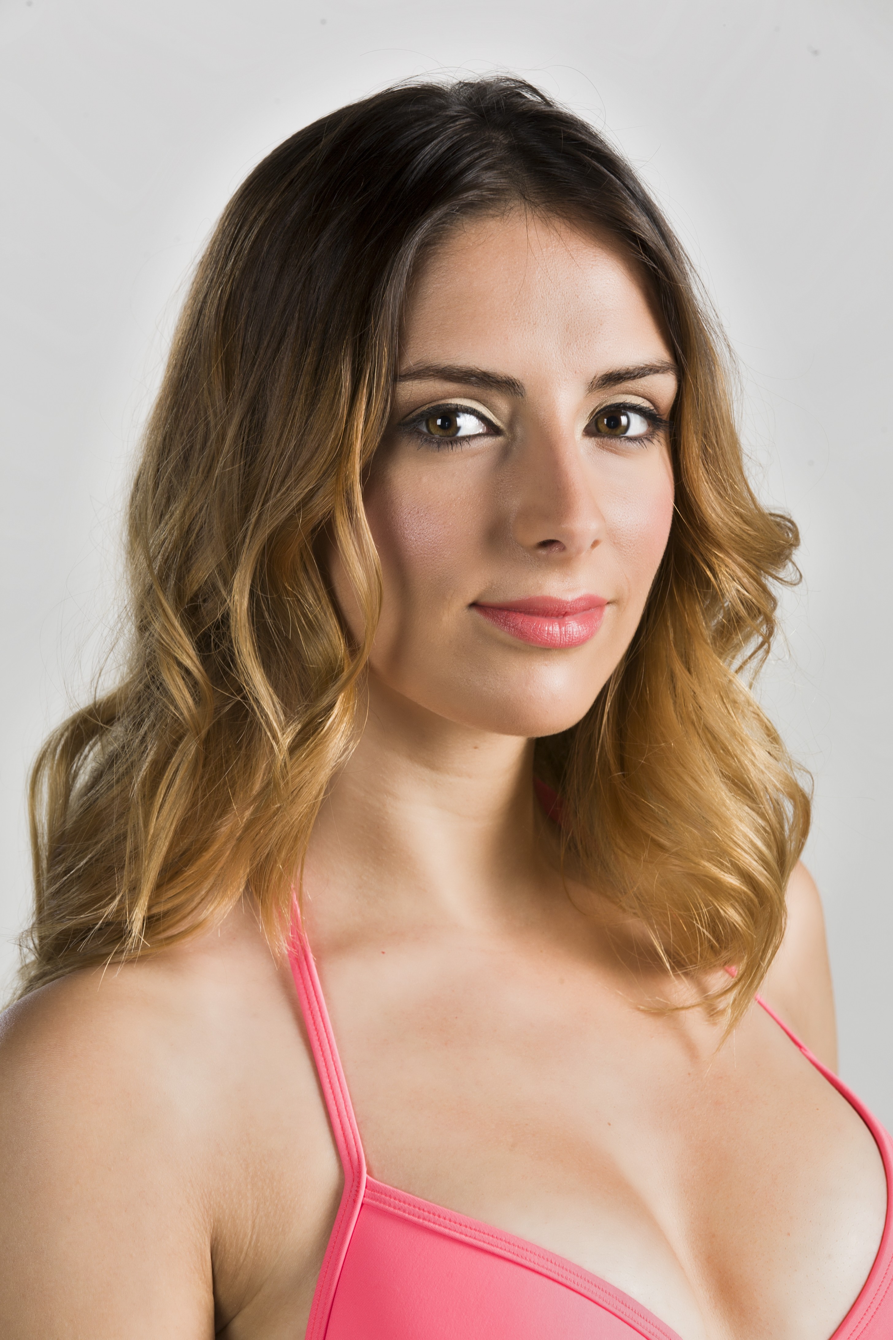Carolina Torres Singer Women Ombre Hair Smiling Brunette 2912x4368