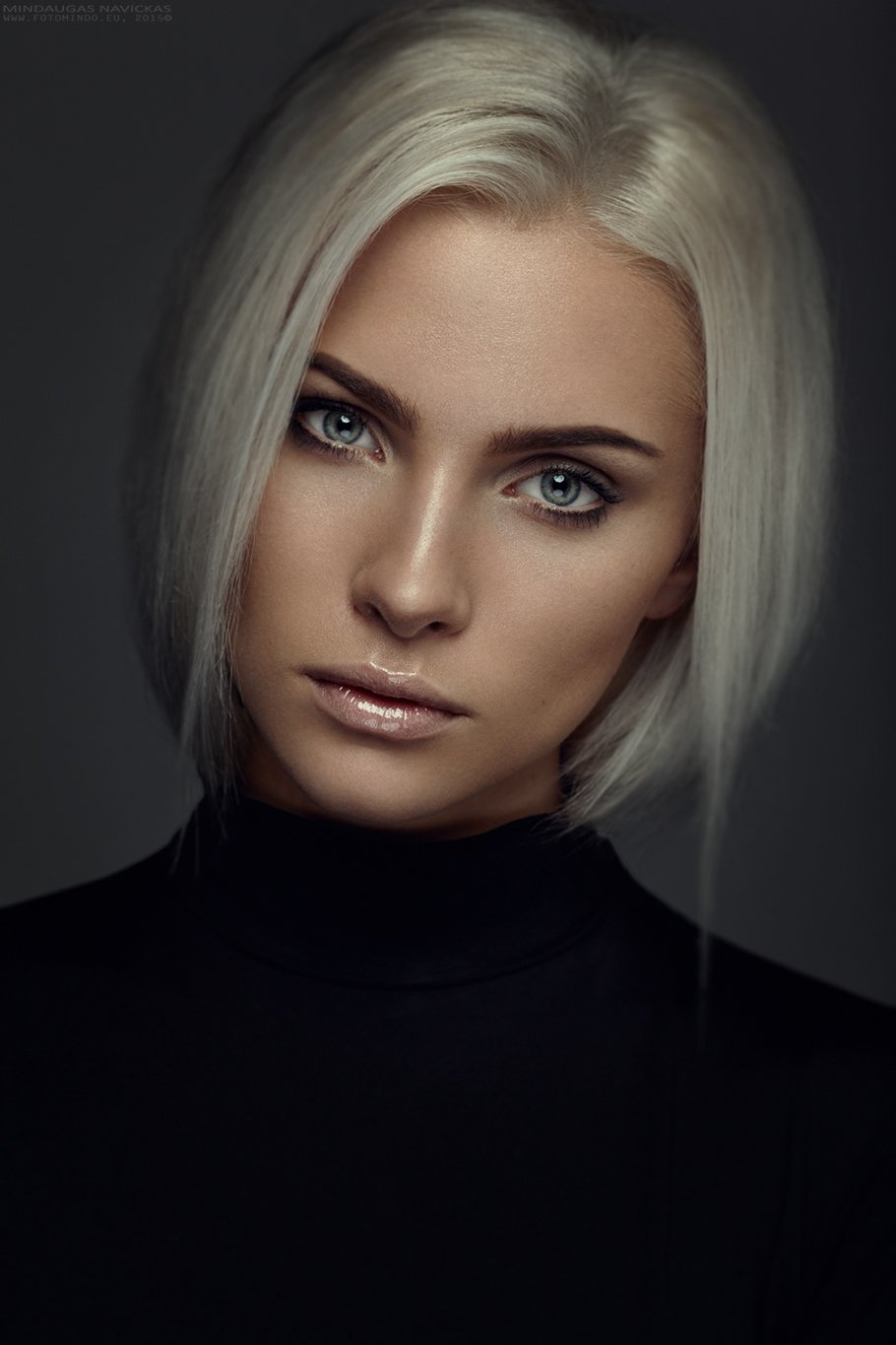 Mindaugas Navickas Women Blonde Short Hair Straight Hair Blue Eyes Looking At Viewer Lipstick Makeup 910x1365