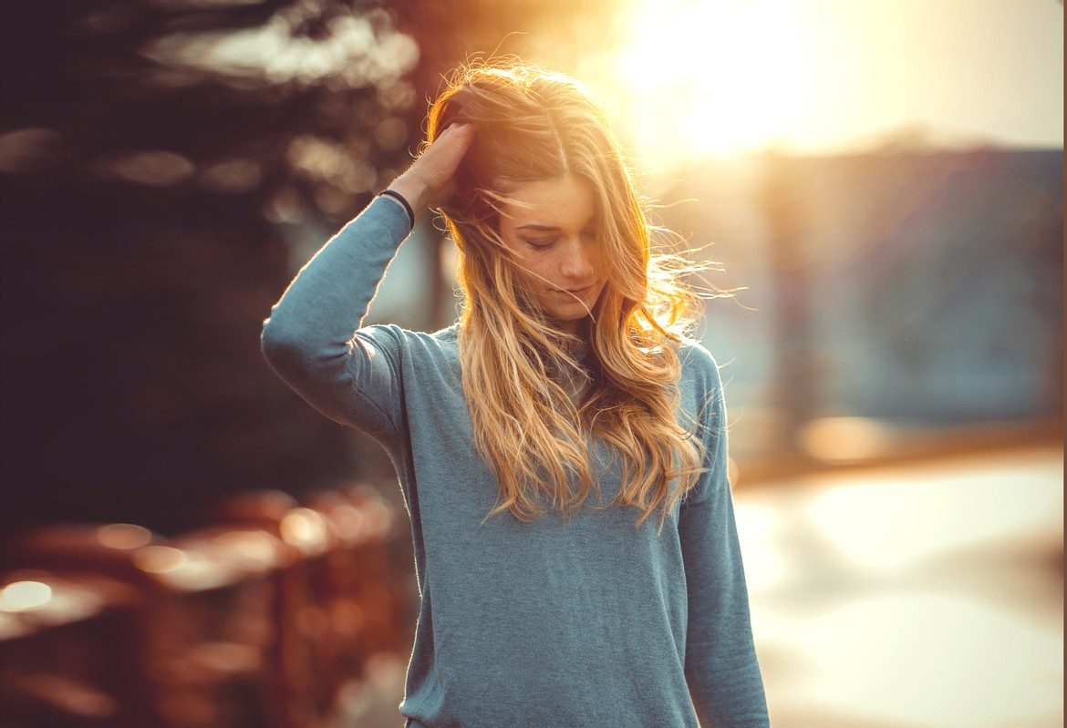 Blonde Model Women Looking Away Photography Hands In Hair T Shirt Gray Bokeh Sunlight Manthos Tsakir 1170x799