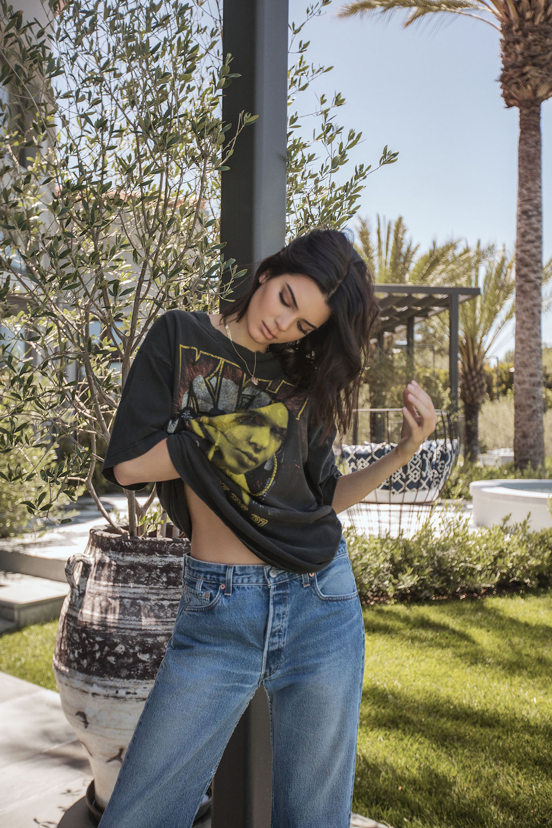 Kendall Jenner Women Model Brunette Outdoors Women Outdoors T Shirt Jeans Long Hair Black T Shirt 1100x1650