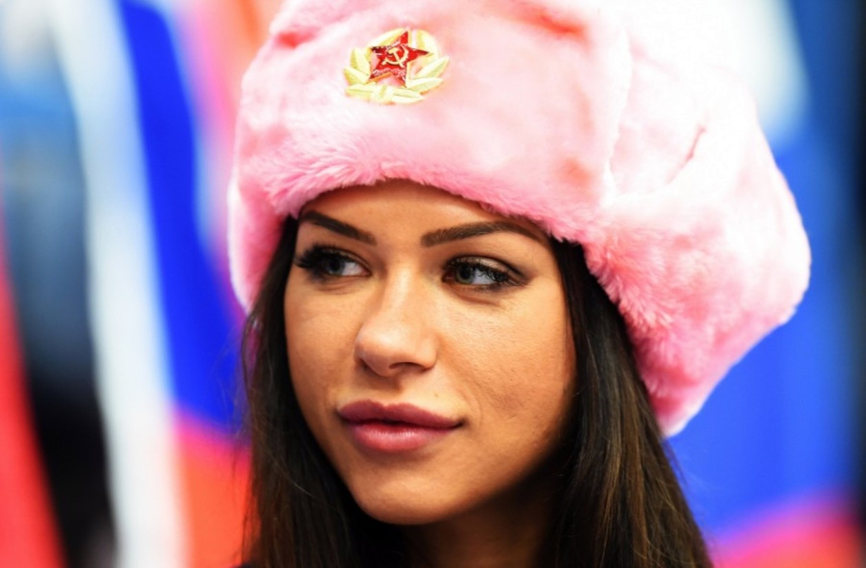 Brunette Face Women Funny Hats Russian Women Looking Away Snow Caps Fur Cap 1255x824