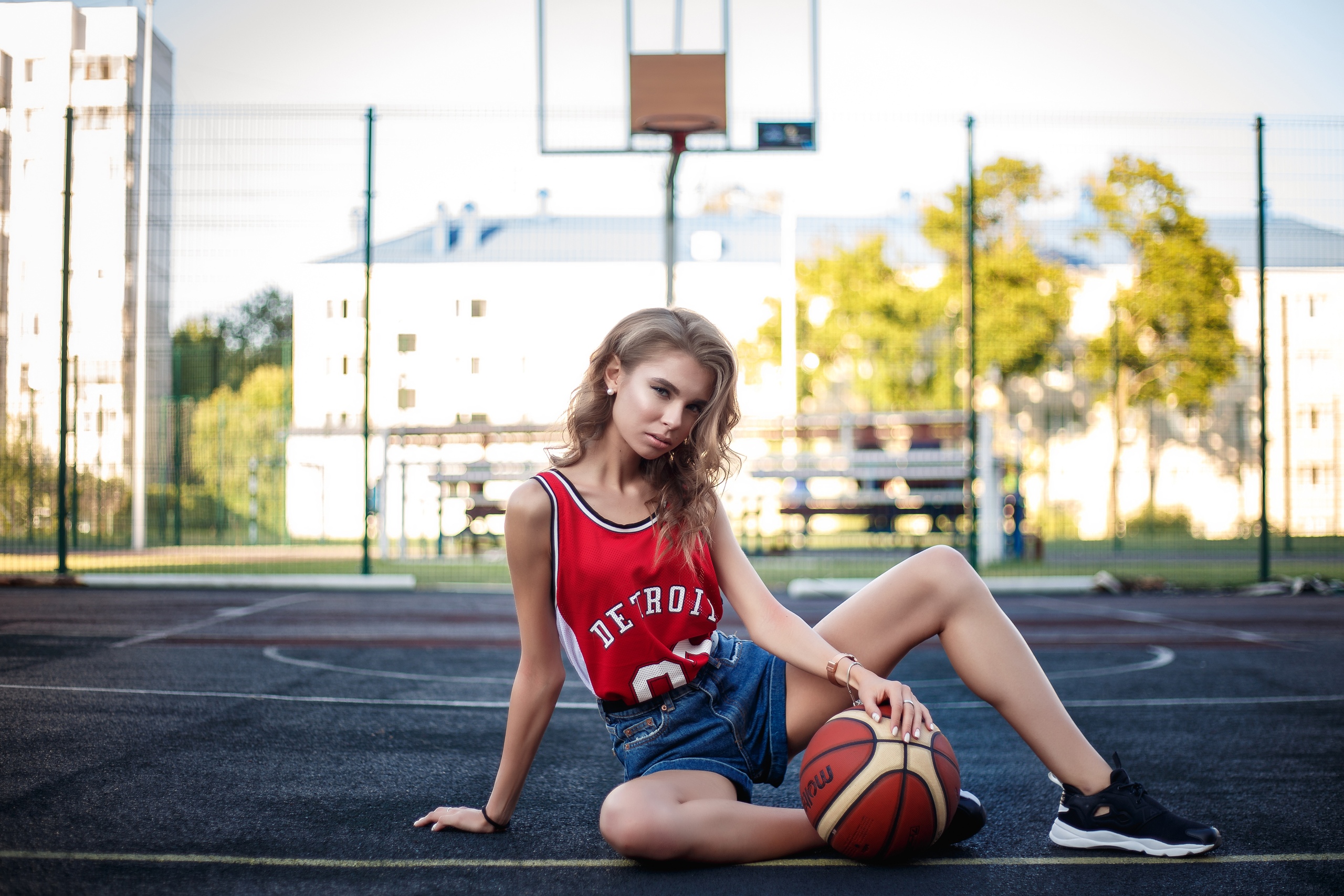 Women Model Outdoors Sports Jerseys On The Floor Basketball Ball Sneakers Basketball Court Depth Of  2560x1707