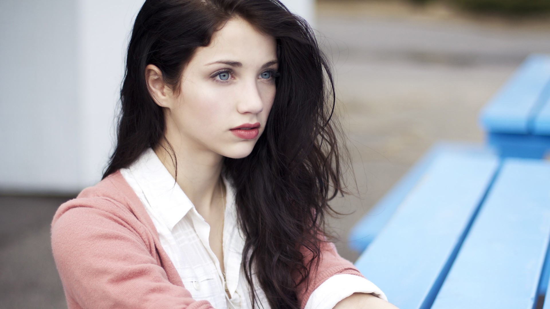 Emily Rudd Women Actress Brunette Blue Eyes Looking Away Long Hair Windy 1920x1080