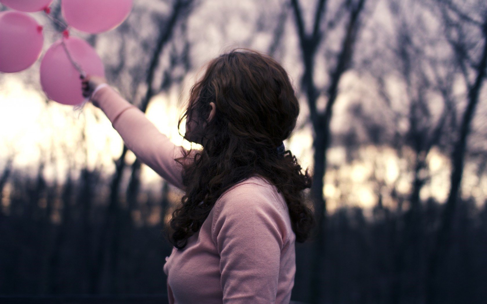 Balloon Women Women Outdoors Brunette Pink Sweater Long Hair Curly Hair 1680x1050