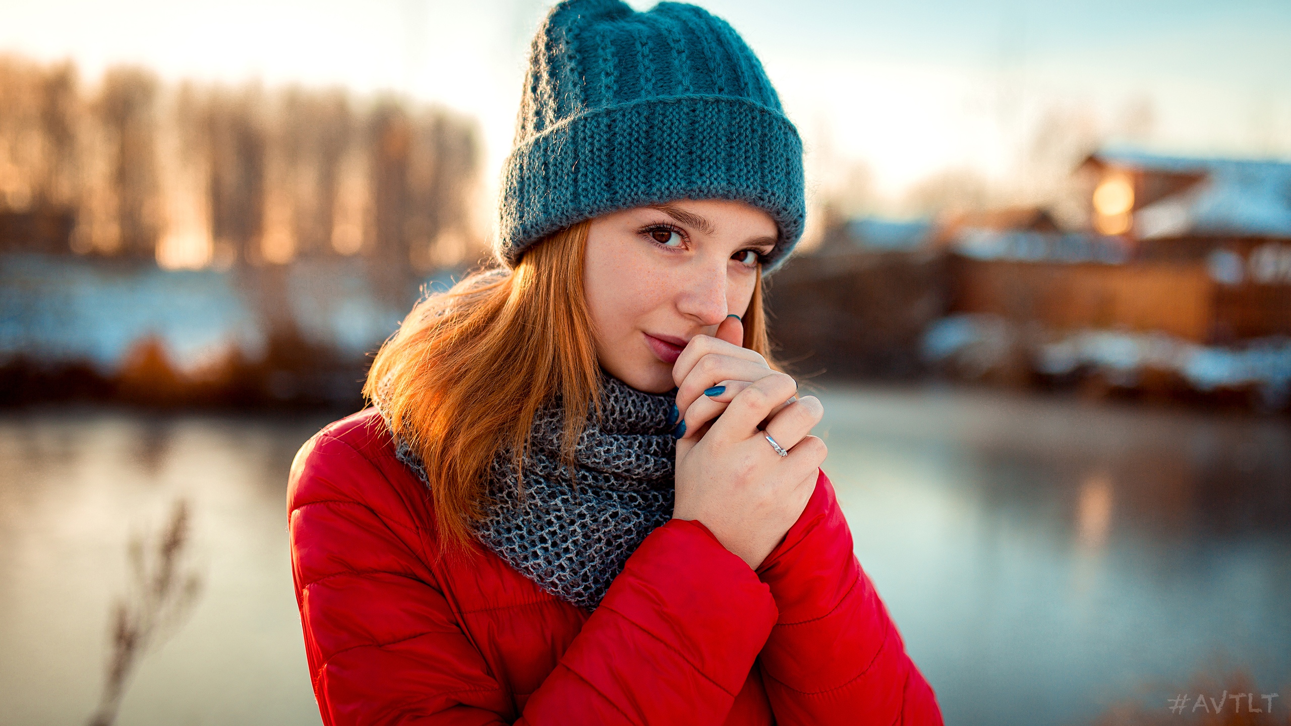 Women Model Portrait Looking At Viewer Depth Of Field Woolly Hat Scarf Jacket Red Jackets Redhead Br 2560x1440