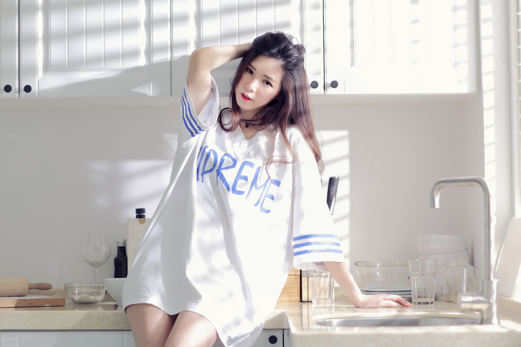 Women Model Asian Brunette Looking At Viewer Portrait Indoors T Shirt Kitchen Sink Necklace Women In 2048x1365