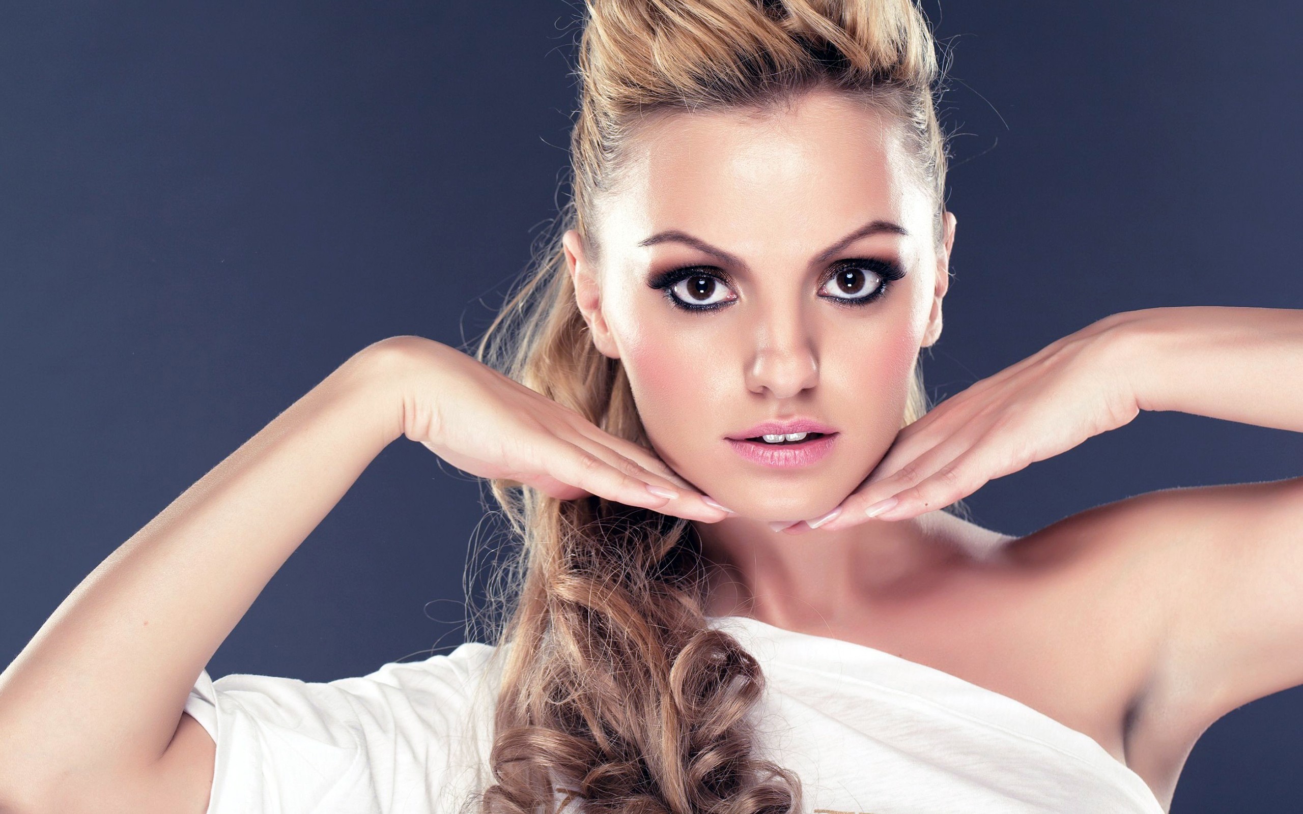 Alexandra Stan Singer Celebrity Women Face Blonde 2560x1600