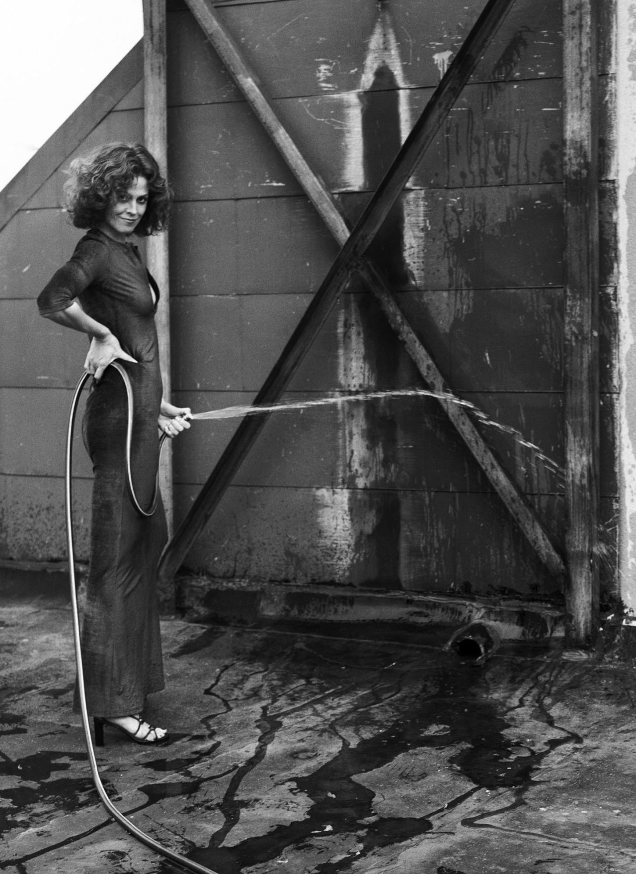 Women Actress Brunette Long Hair Sigourney Weaver Dress Film Grain Old Photos Helmut Newton Smiling  1280x1757