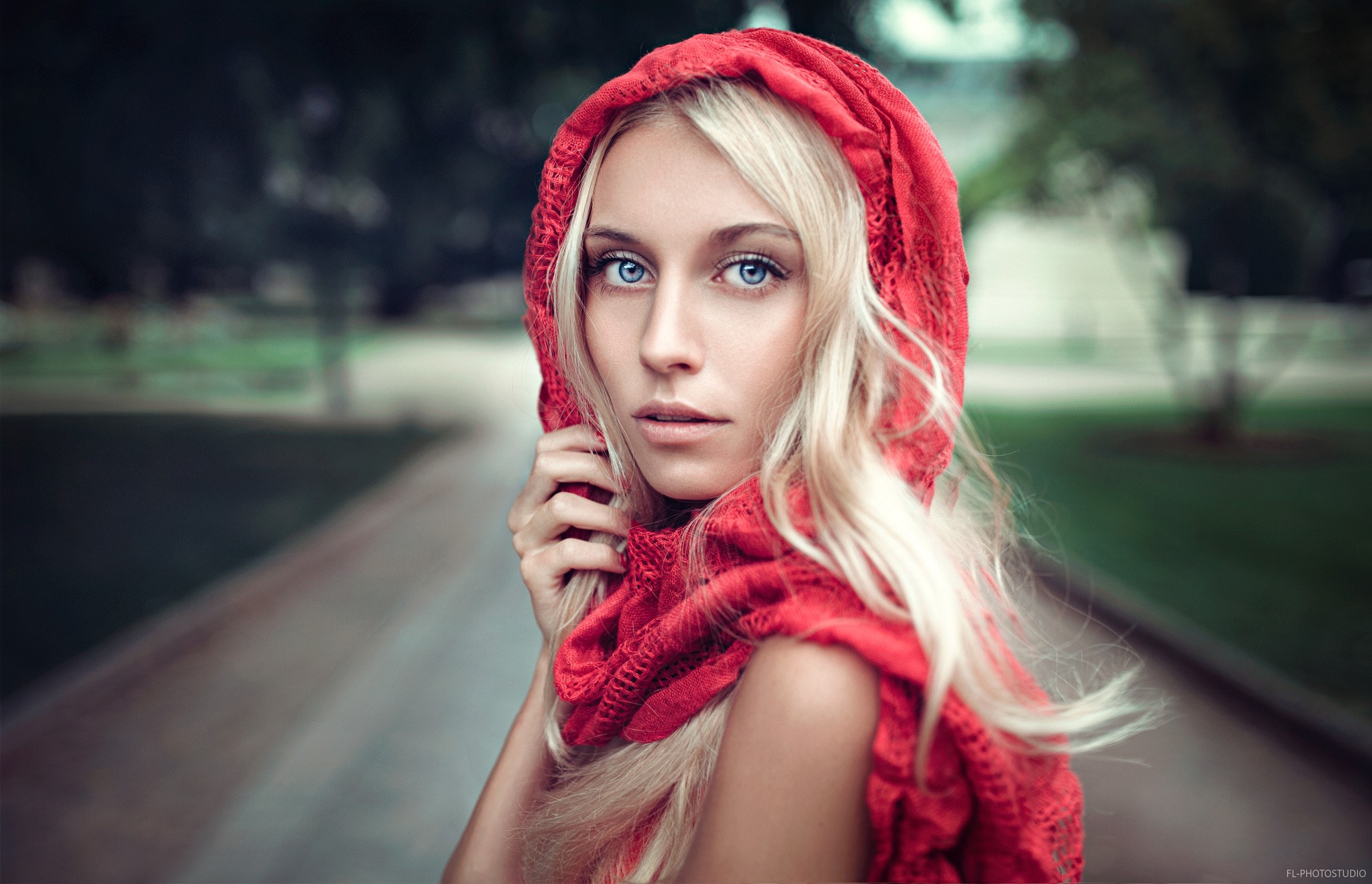 Women Blonde Lods Franck Blue Eyes Scarf Hoods Looking Over Shoulder Long Hair Long Eyelashes 2048x1319