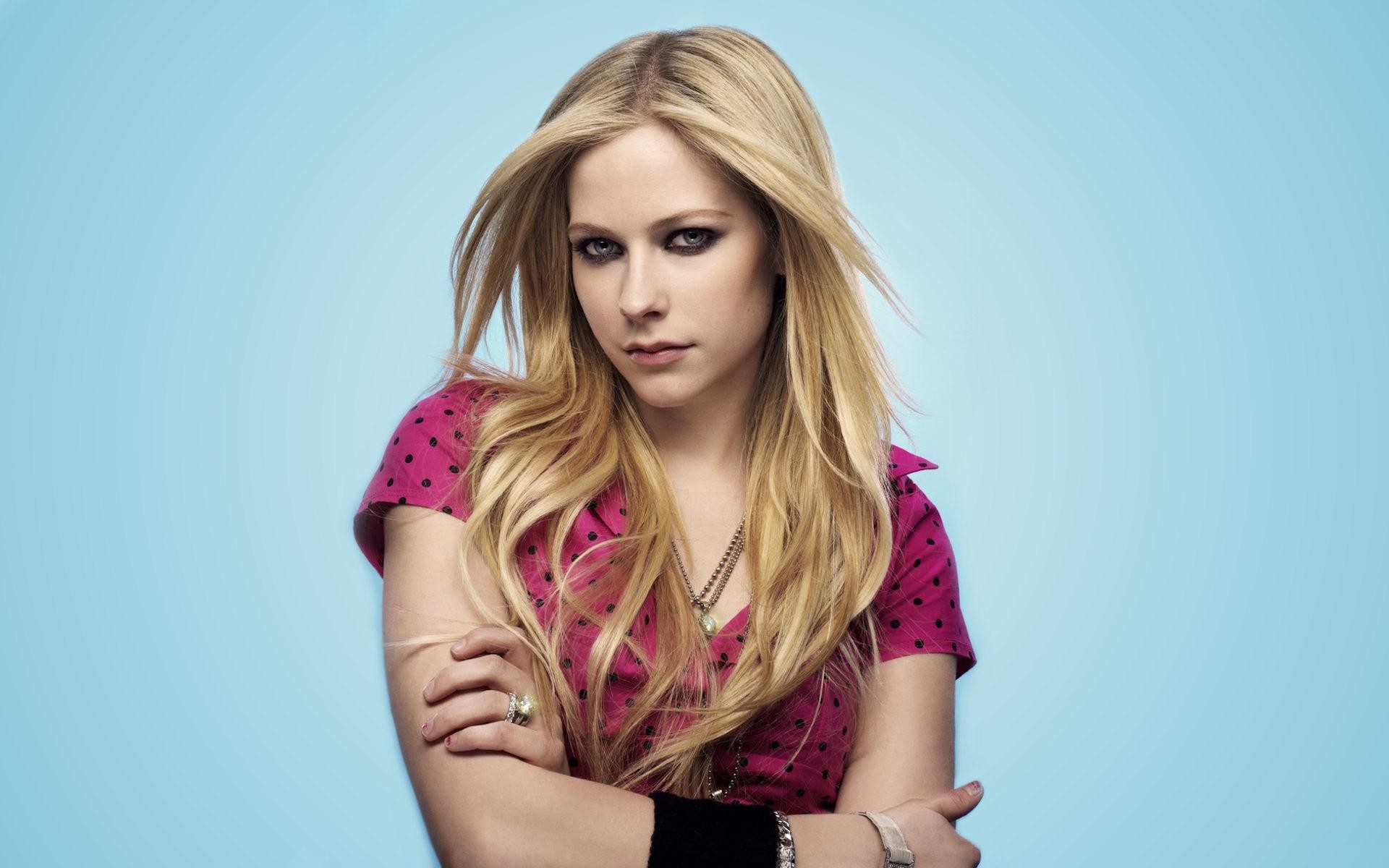 Avril Lavigne Singer Blonde Arms Crossed Arms On Chest Looking At Viewer Women 1920x1200