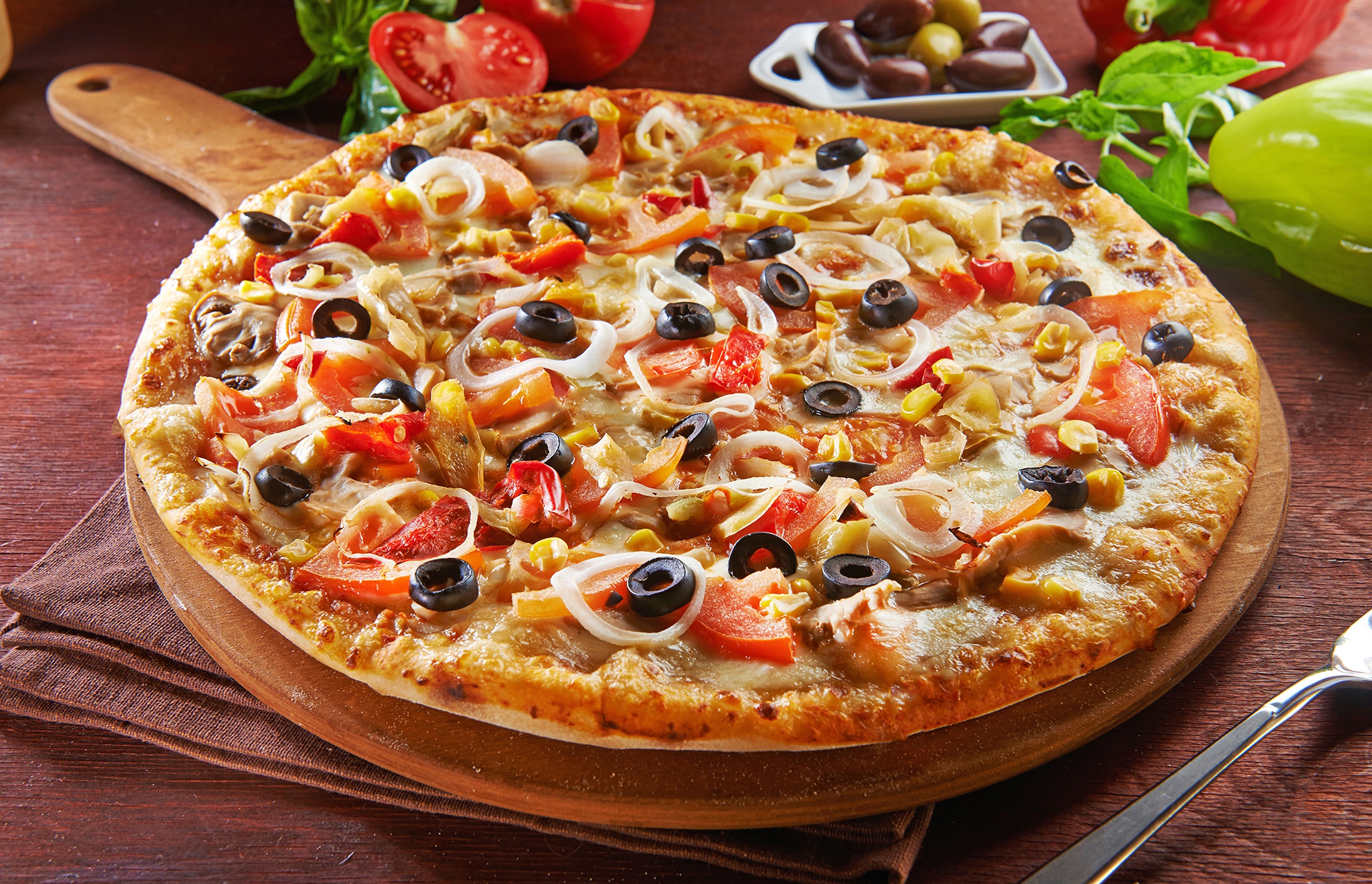 Food Pizza Cheese Tomatoes Olives 2200x1417