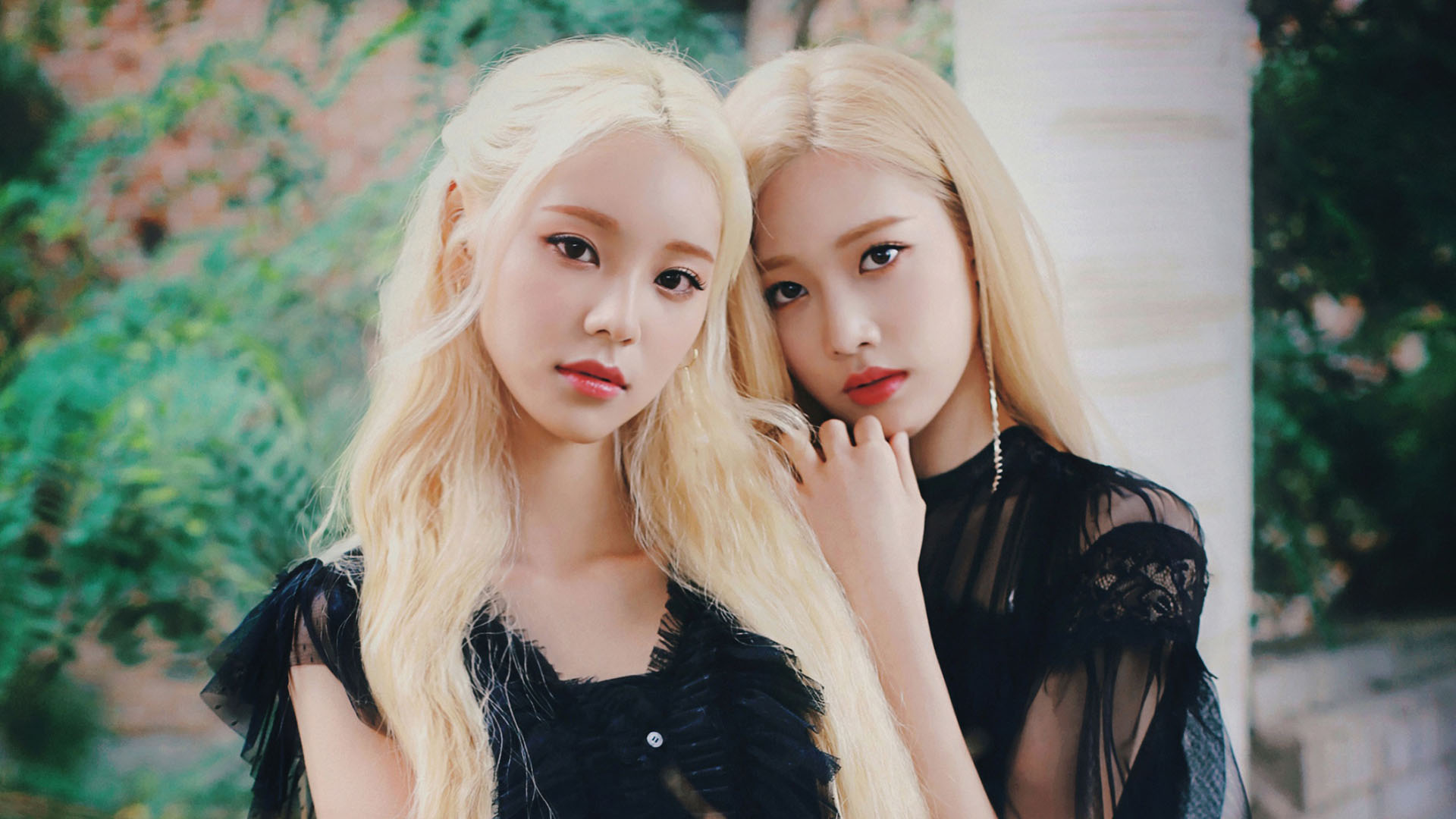 K Pop LOONA Kim Lip JinSoul Black Dress Blonde 1920x1080