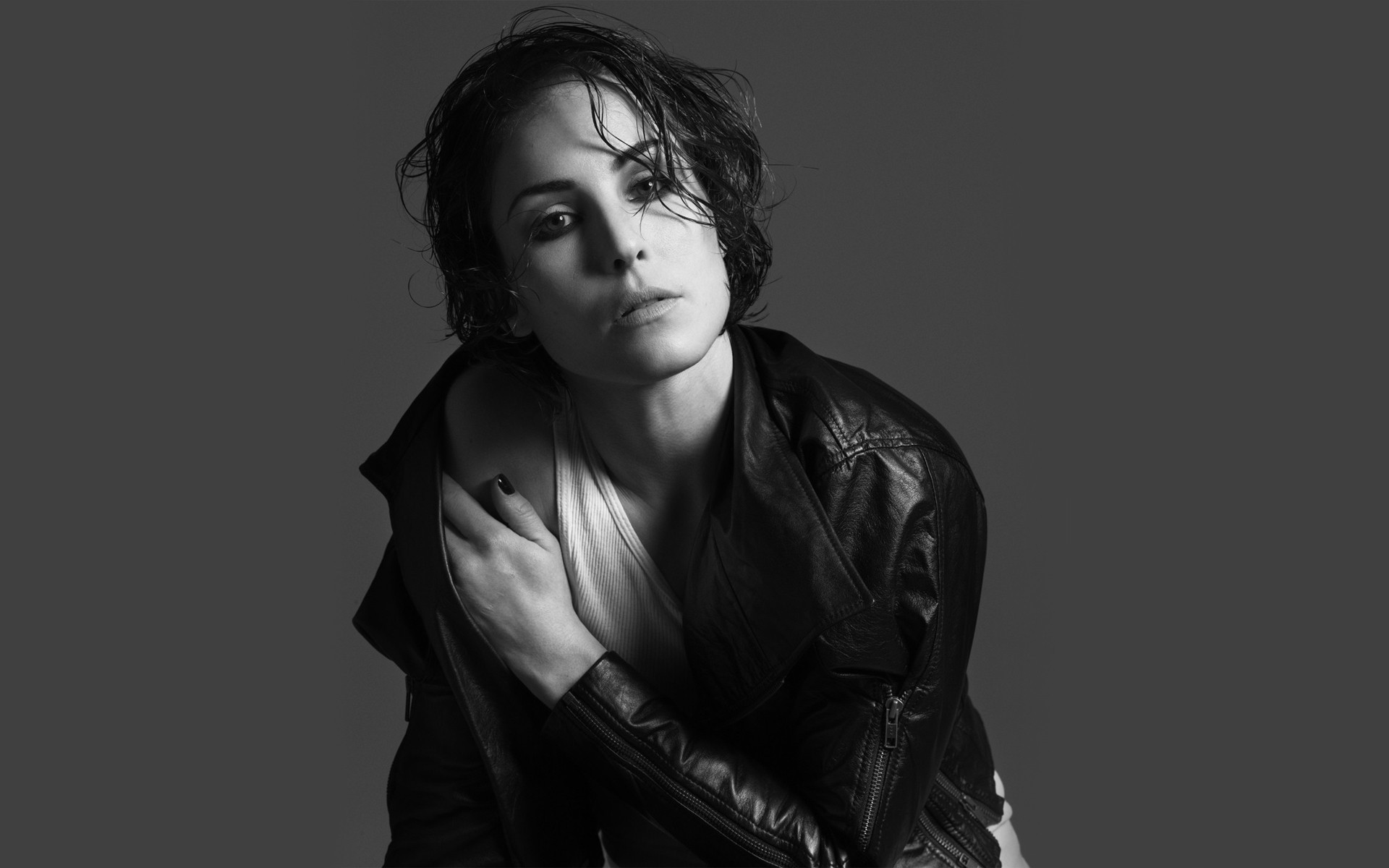 Noomi Rapace Actress Monochrome Leather Jackets 1920x1200