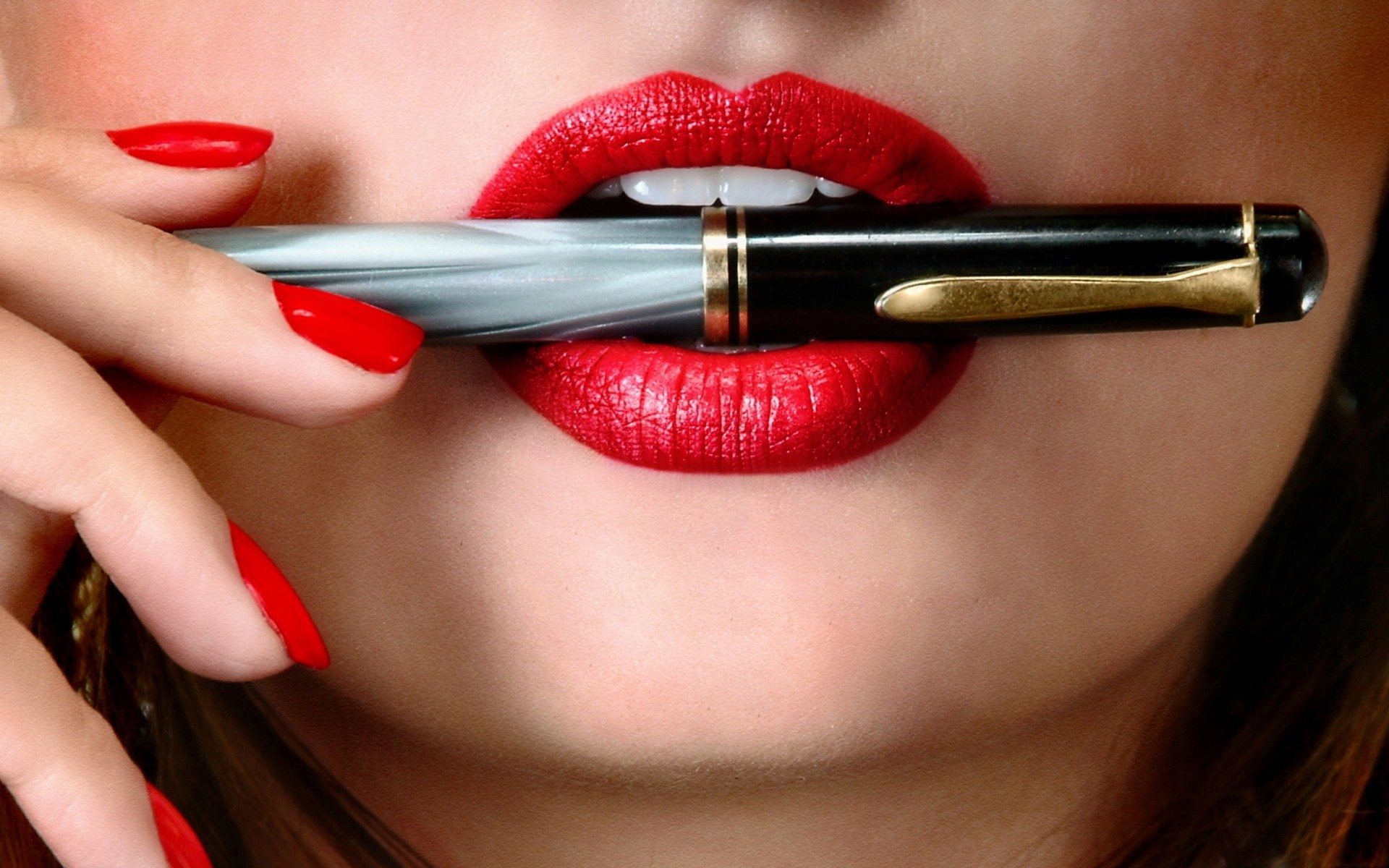 Pens Lips Painted Nails Women Face Model 1920x1200