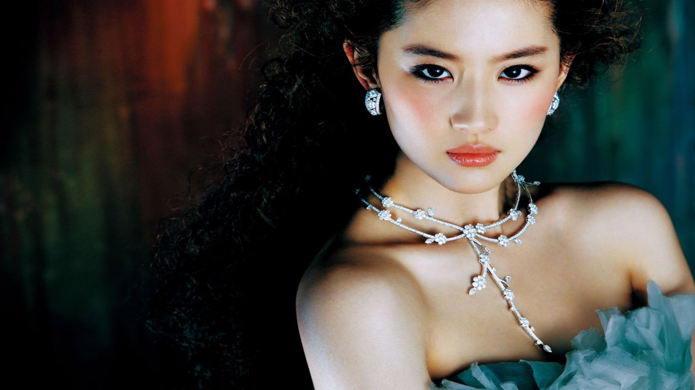 Liu Yifei Chinese Actress Singer 1366x768