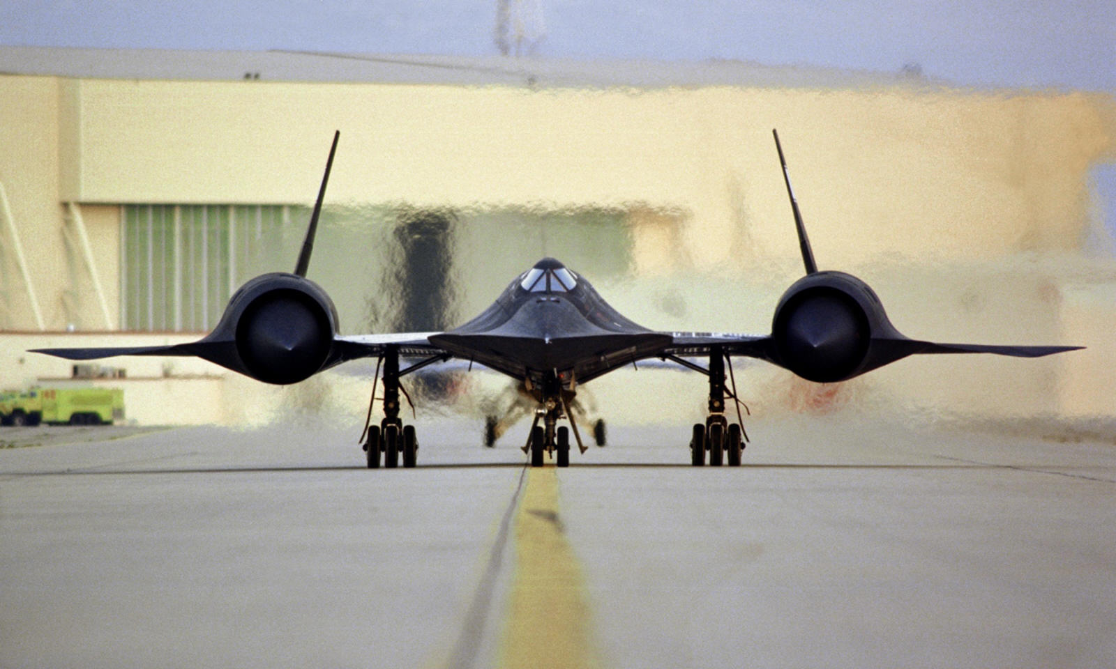 Lockheed SR 71 Blackbird 1600x960
