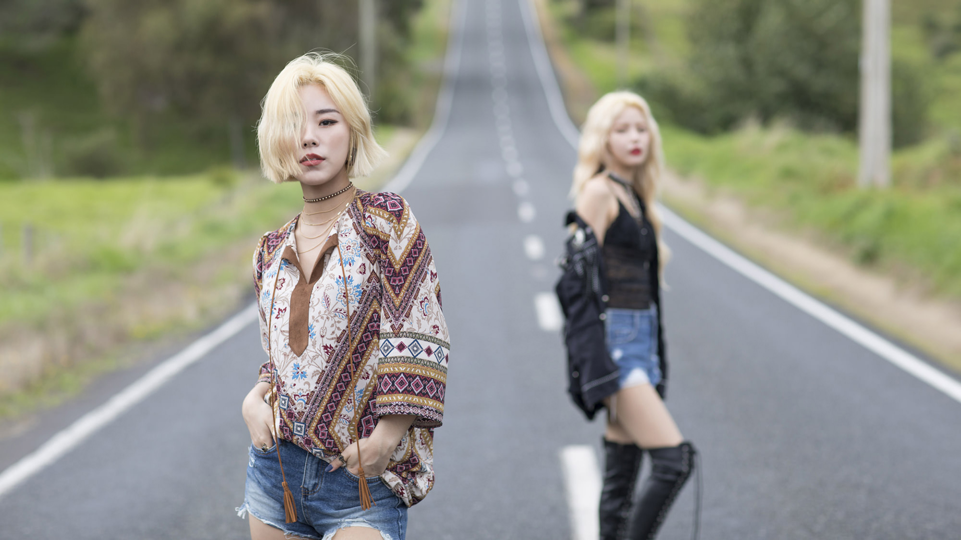 K Pop Mamamoo Korean Blonde Singer Women Outdoors Dyed Hair Hair In Face Choker Women Asian 1920x1080