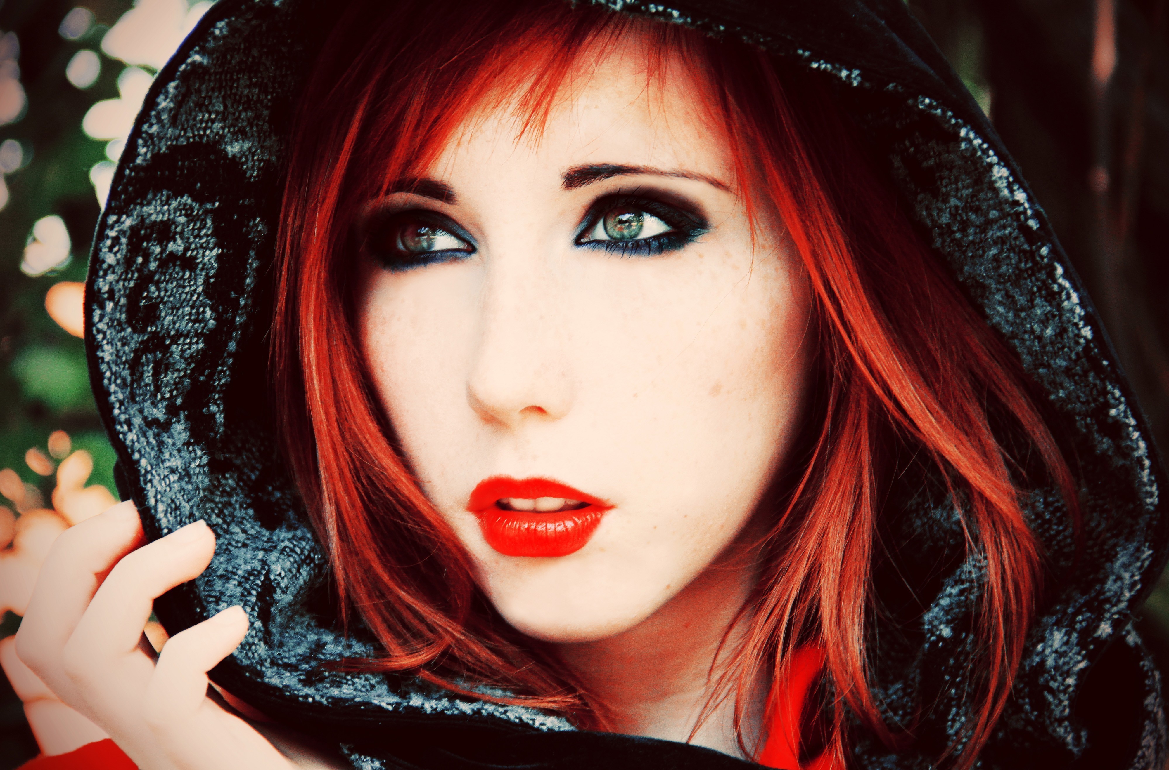 Redhead Women Model Hoods Smoky Eyes Red Lipstick Fair Skin Face Witch 4000x2637