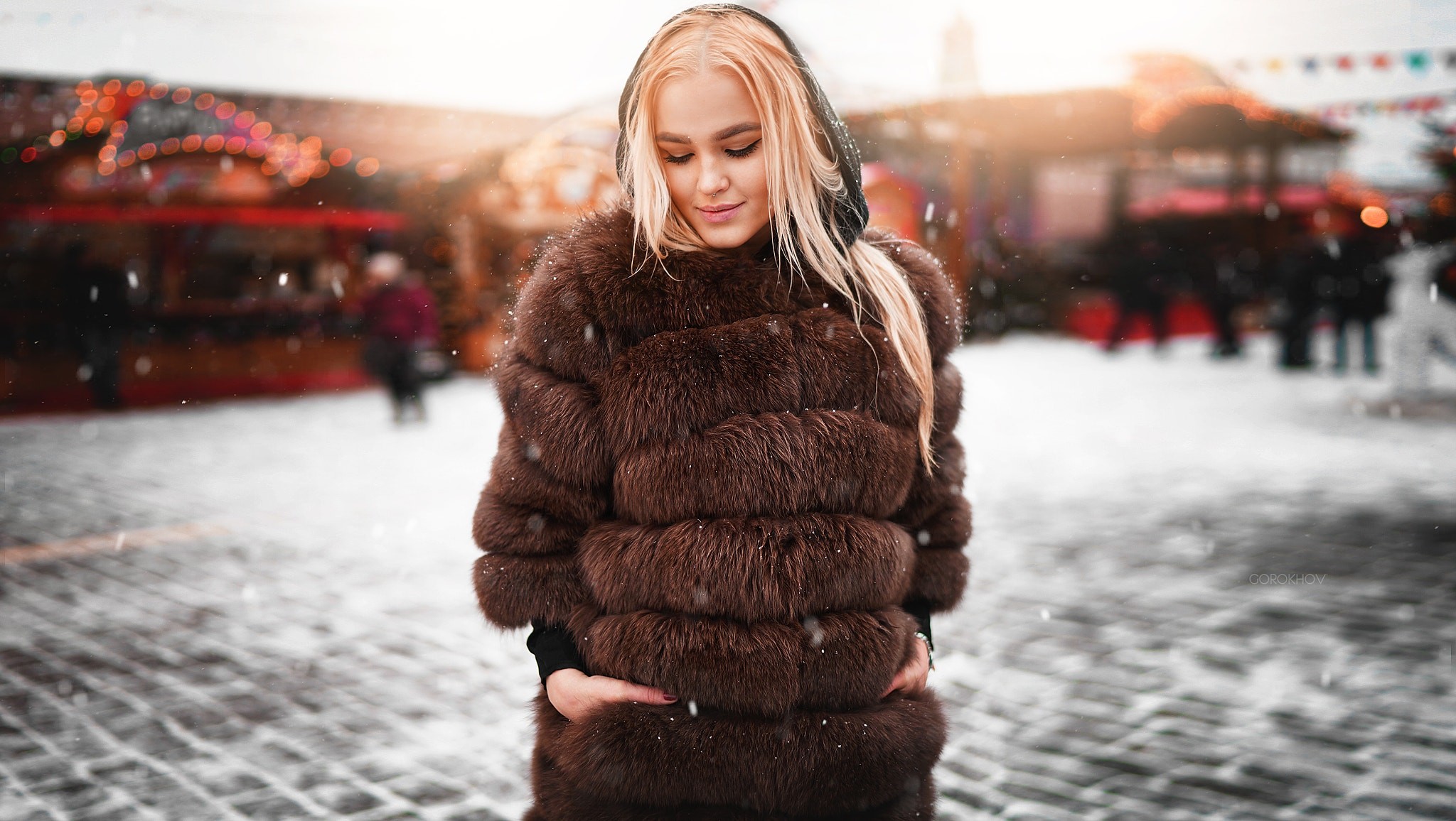 Alena Emelyanova Women Blonde Fur Portrait Snow Depth Of Field Women Outdoors Ivan Gorokhov Fur Coat 2048x1156