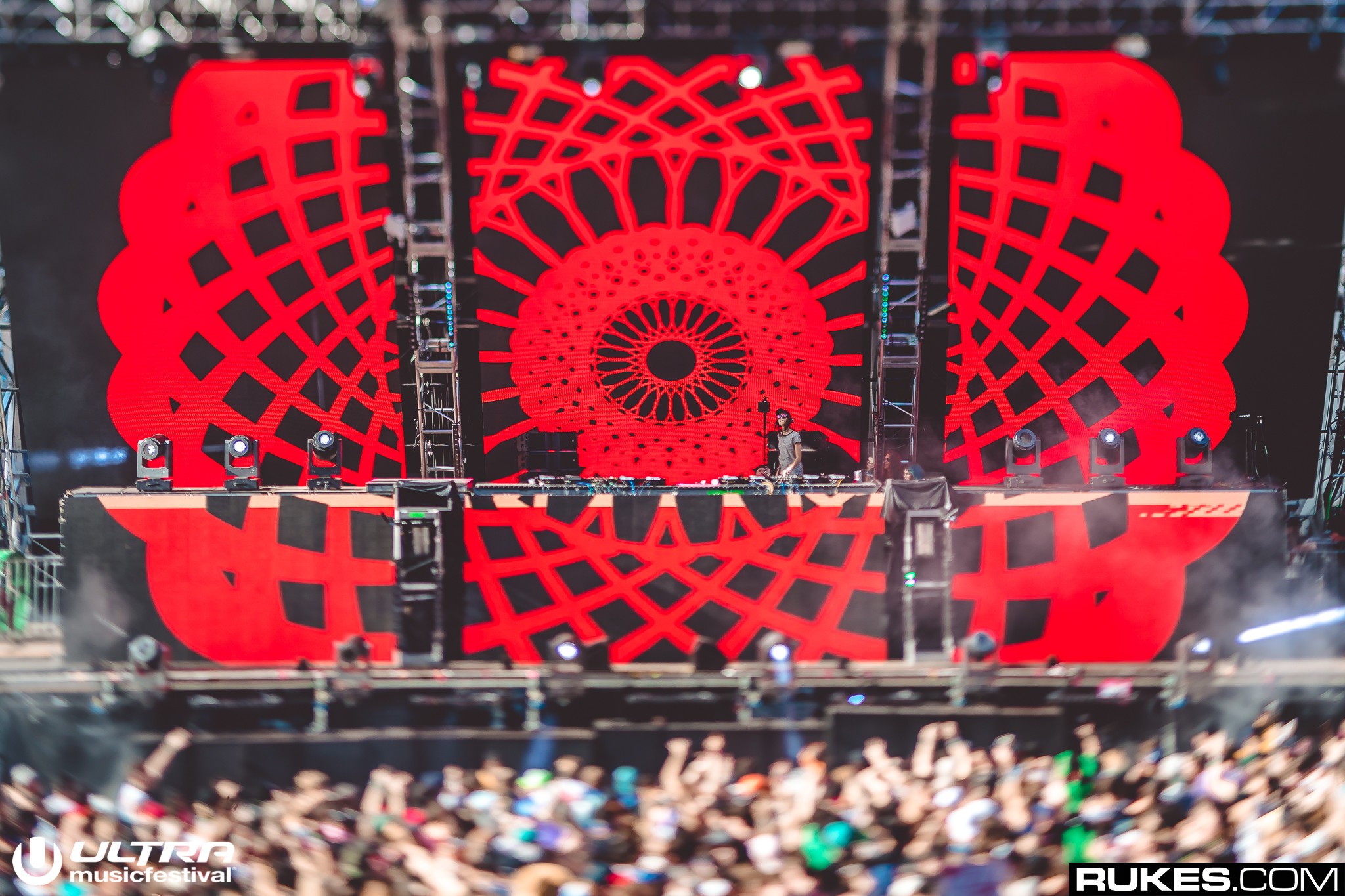 Ultra Music Festival Rukes Rezz DJs Crowds Photography 2048x1365