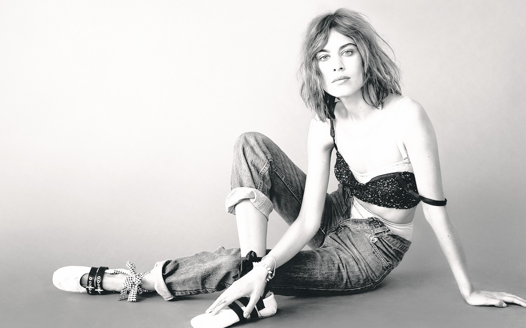 Monochrome Sitting Women Model Alexa Chung 1680x1050