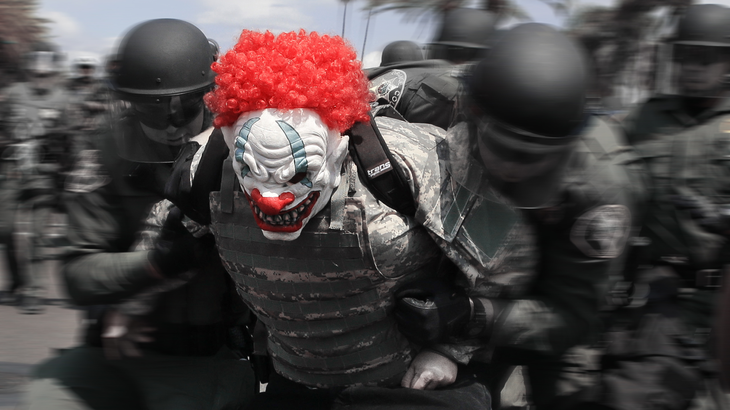 Clowns SWAT Motion Blur Mask Selective Coloring 2560x1440