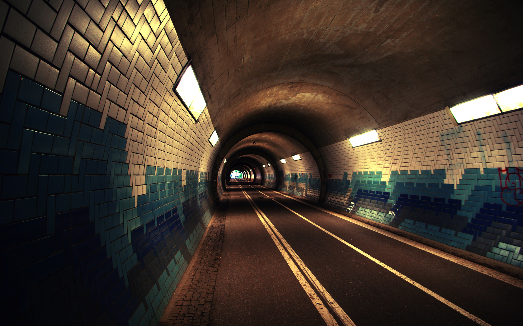 Tunnel Road Asphalt Tiles 1680x1050