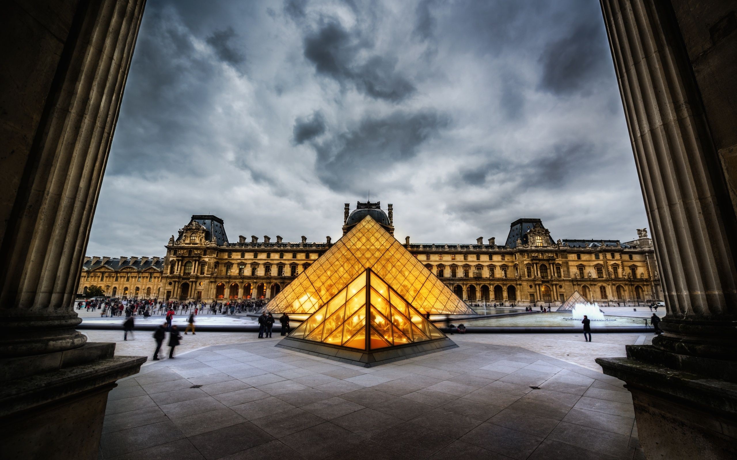 Louvre Paris Museum Pyramid Pillar 2560x1600