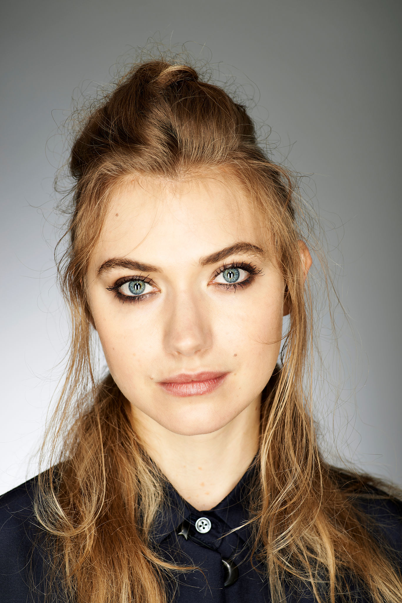 Imogen Poots Celebrity Simple Background Blonde Blue Eyes Looking At Viewer 1367x2048