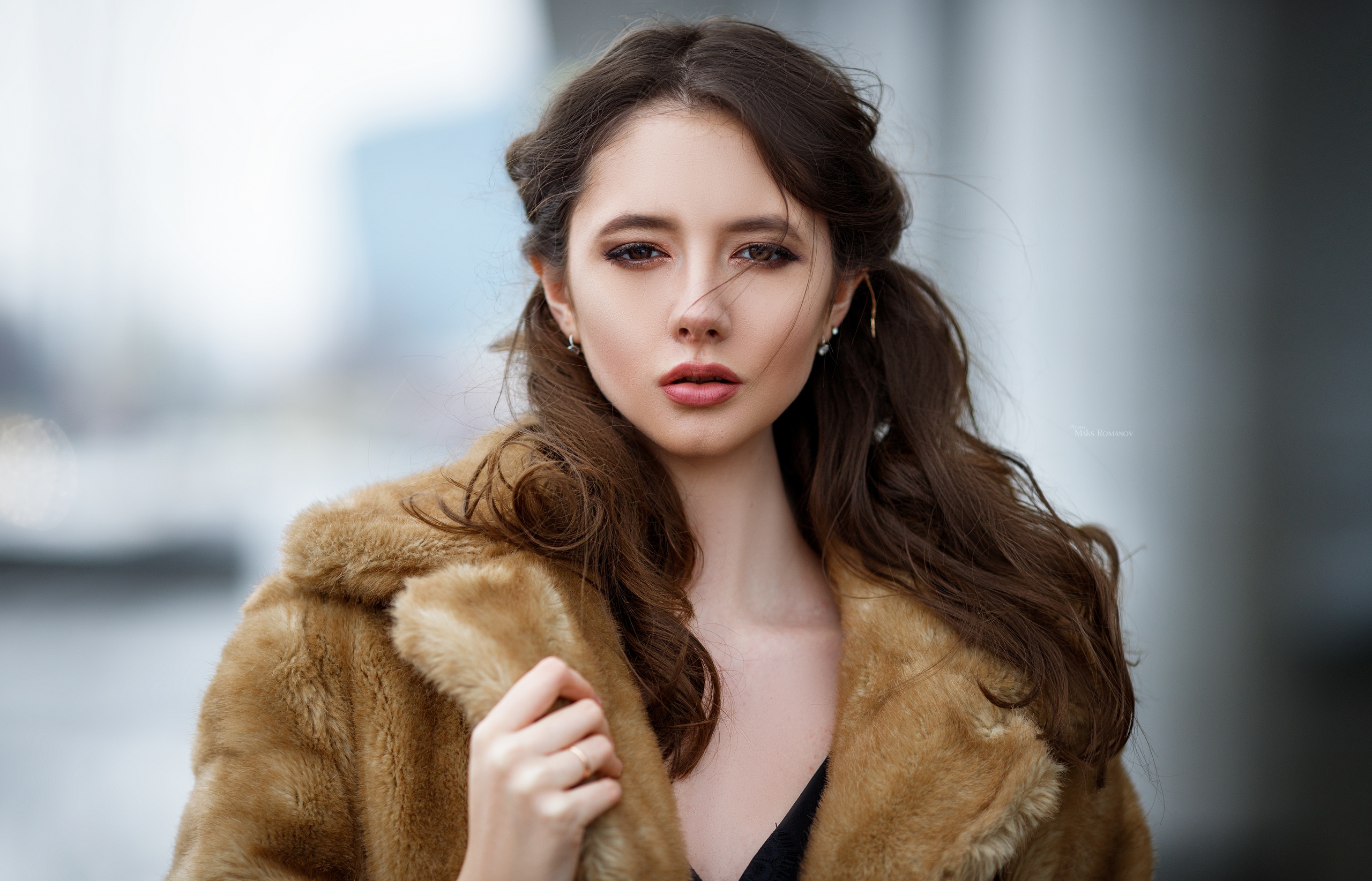 Women Model Brunette Long Hair Looking At Viewer Brown Eyes Hair In Face Earring Coats Fur Coats Fac 2560x1645
