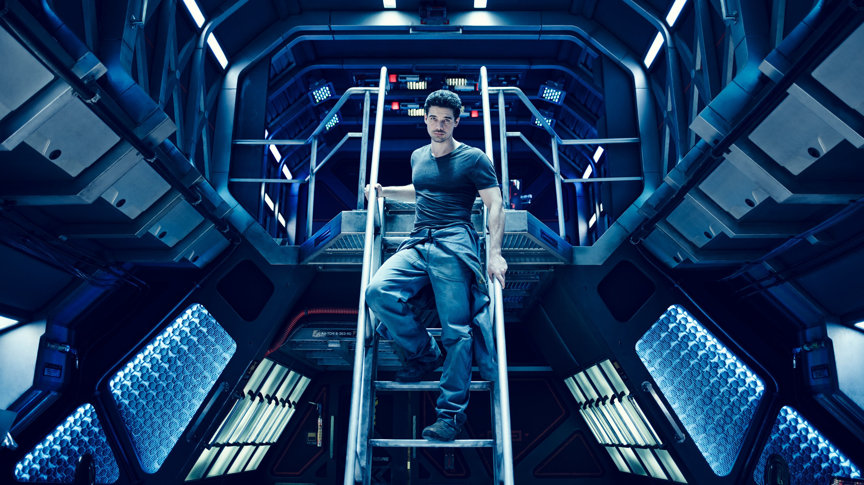 Steven Strait The Expanse Rocinante 3000x1687