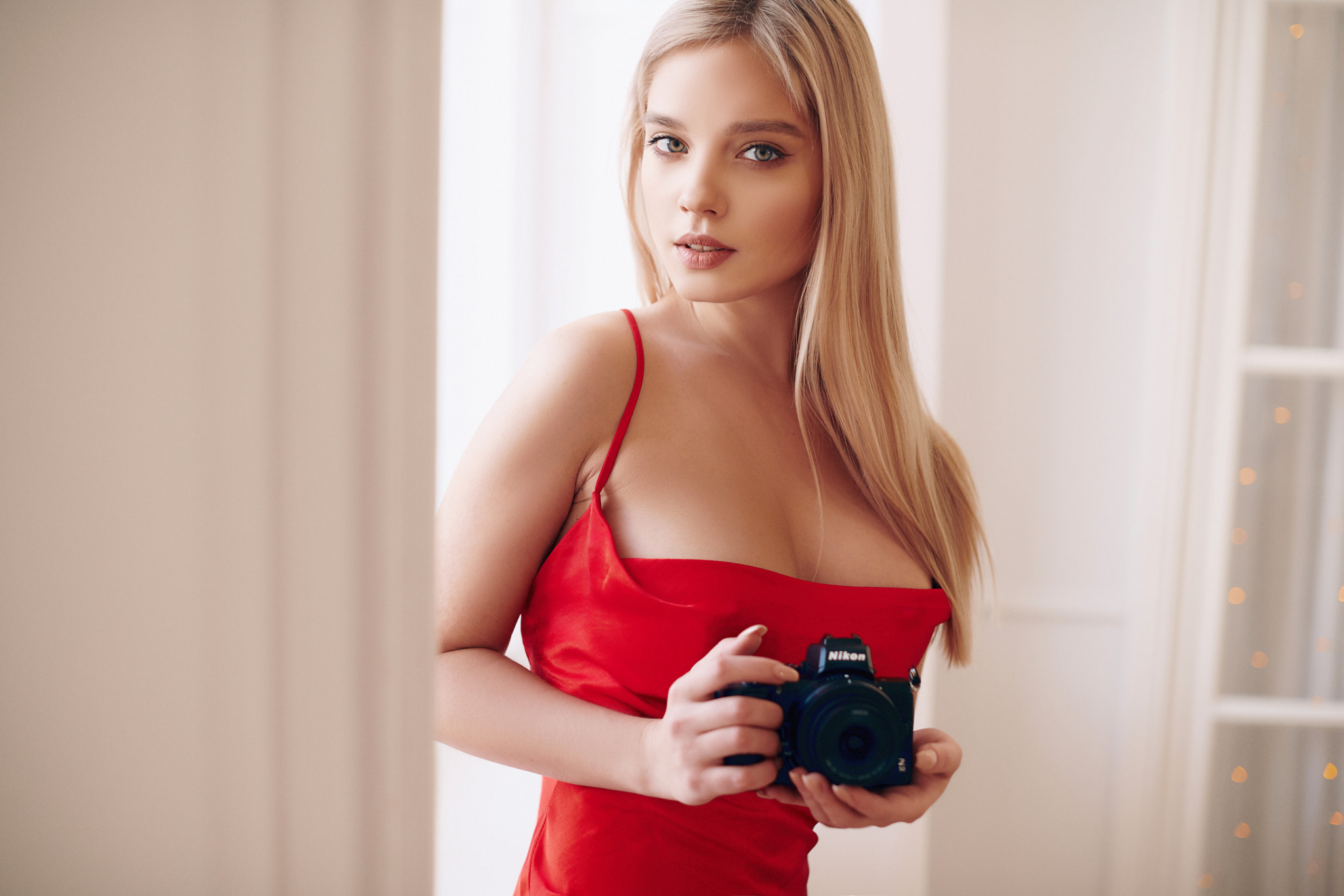 Blonde Portrait Sergey Yakubitskiy Camera Nikon Looking At Viewer Model Women Women Indoors Bare Sho 2048x1365