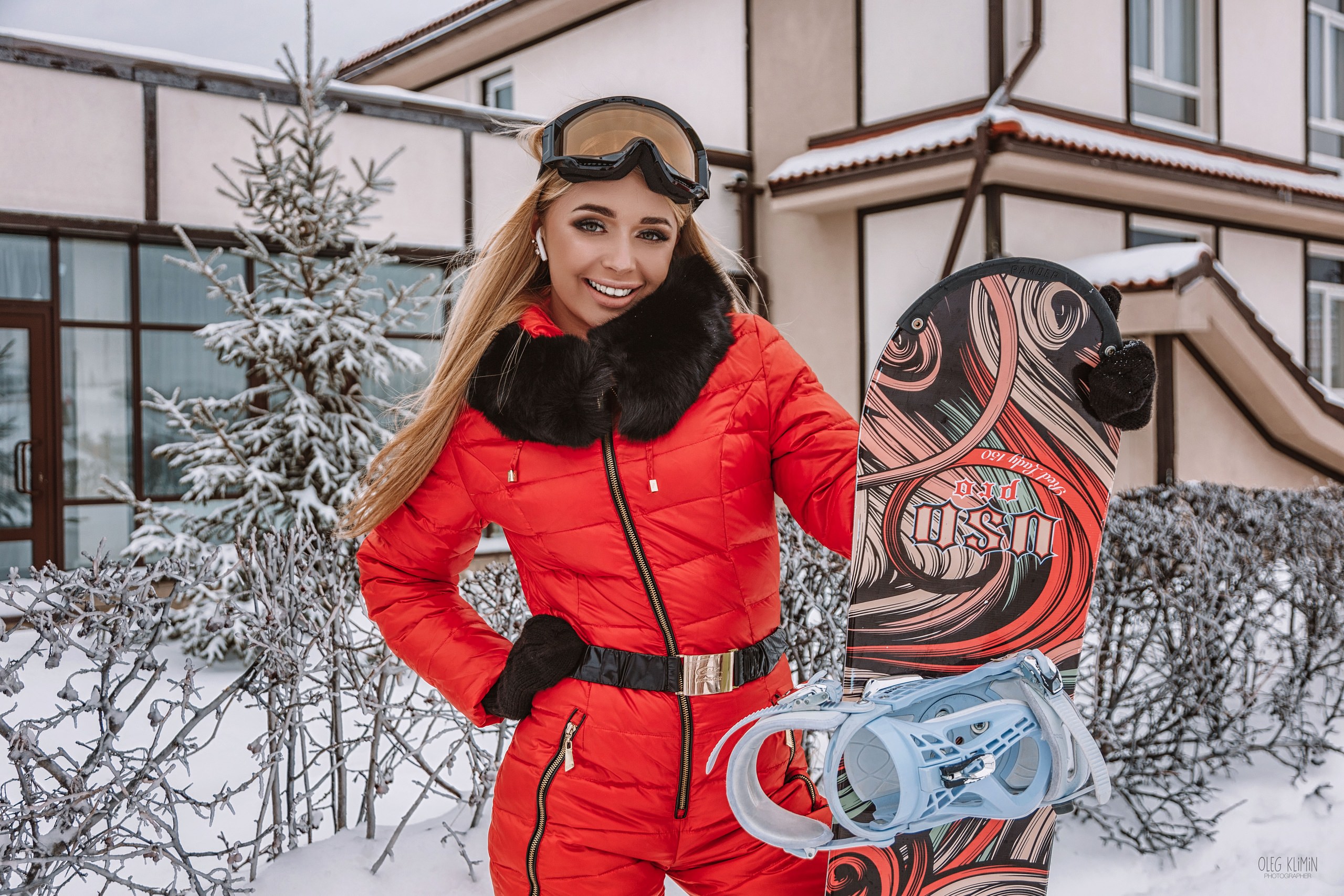 Women Anastasia Zajarova Oleg Klimin Snow Winter Goggles Snowboard Fur Women Outdoors Smiling Gloves 2560x1707