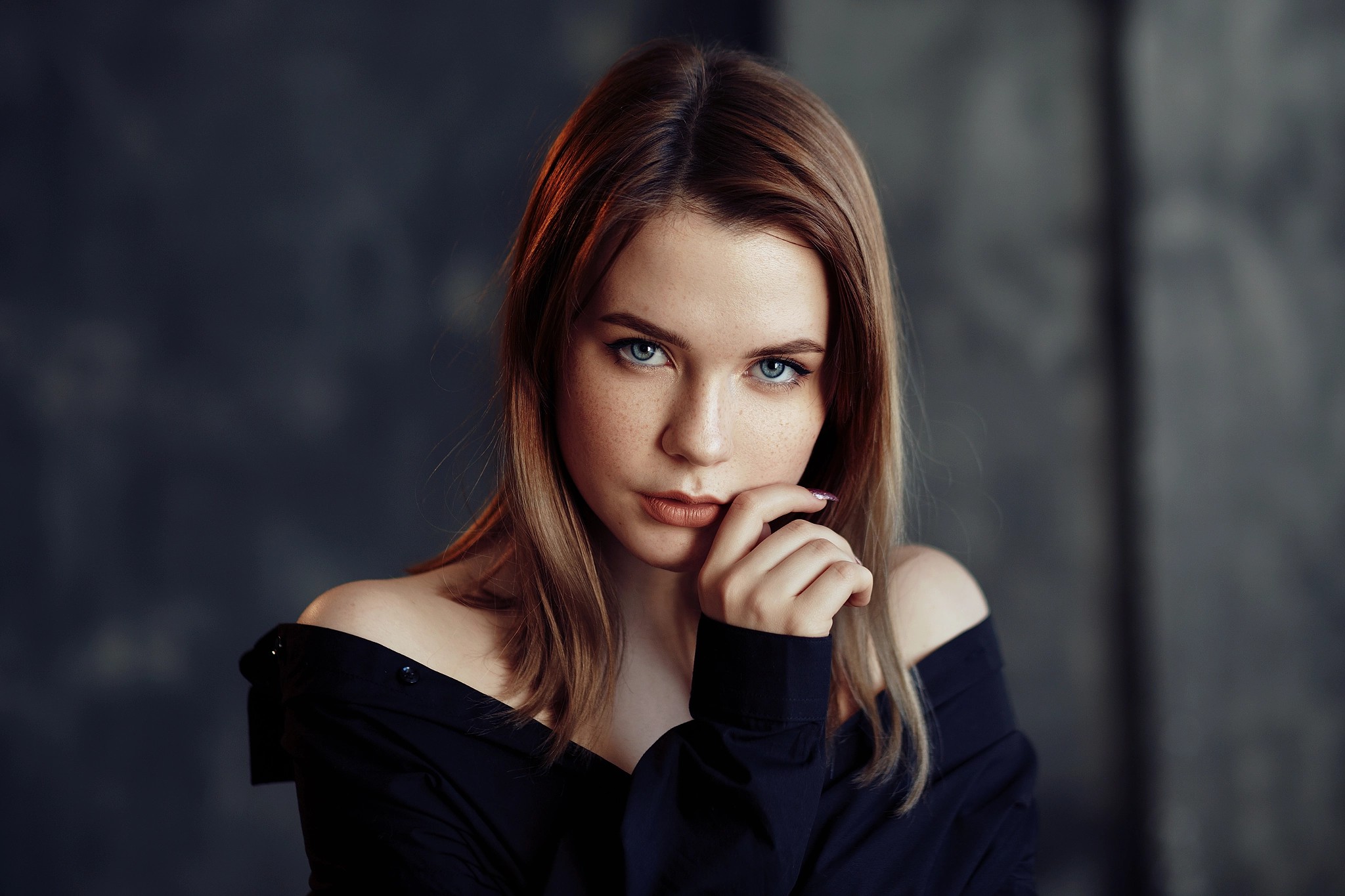 Evgeny Bulatov Brunette Portrait Women Indoors Face Bokeh Women Bare Shoulders Blue Eyes Depth