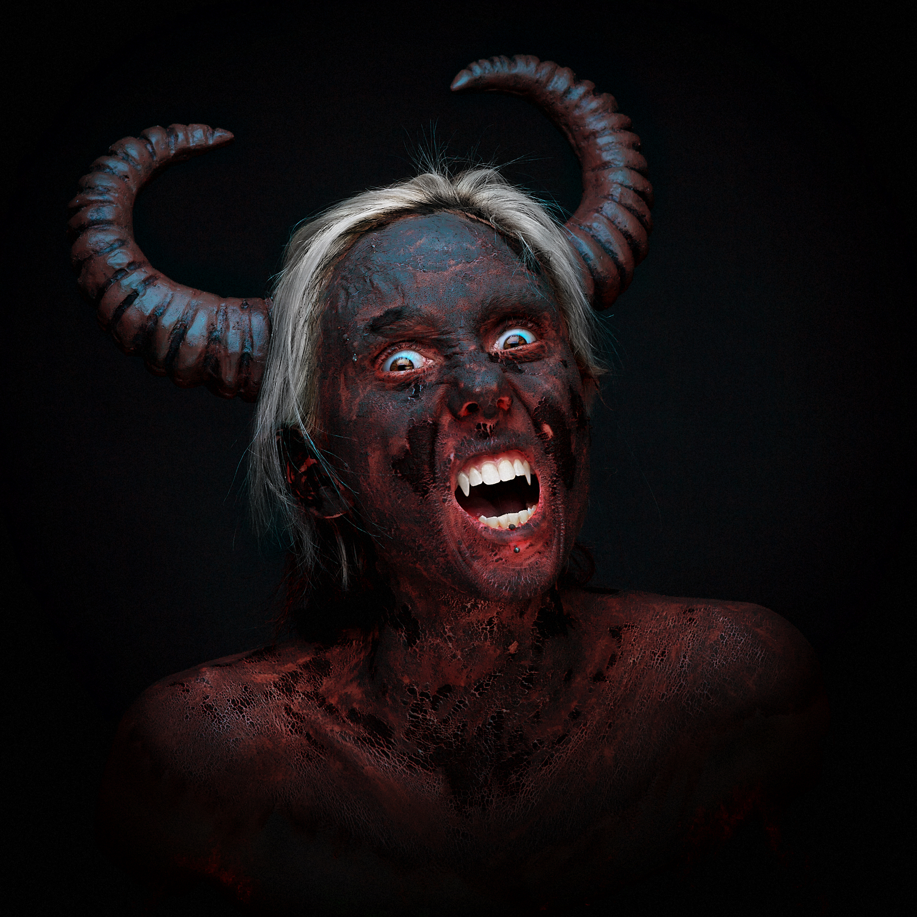 Demon Women Model Scary Face Red Horror Horns 1800x1800