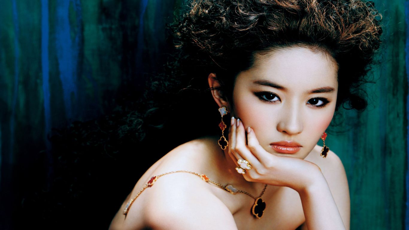 Chinese Actress Singer Liu Yifei 1366x768