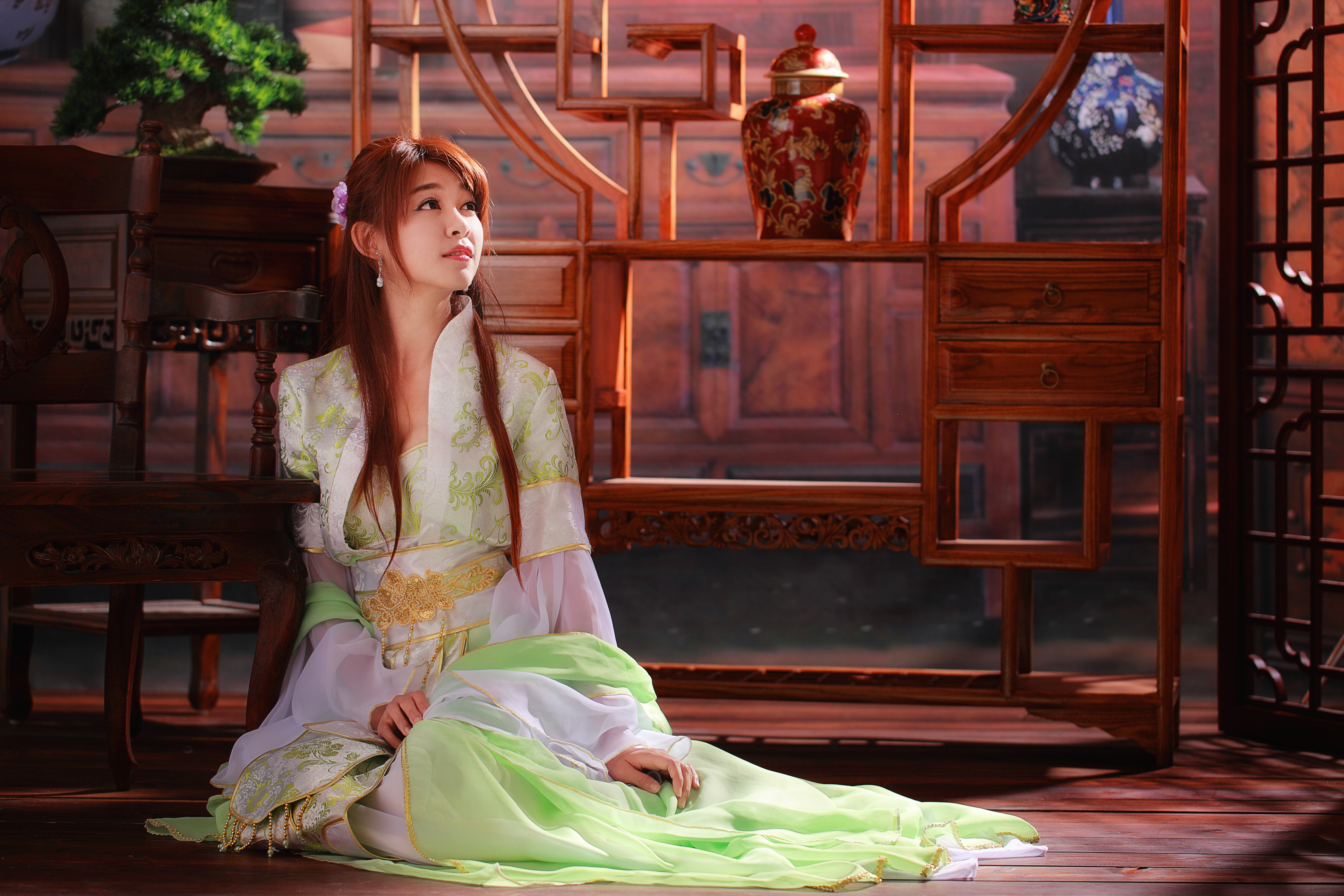 Girl Woman Asian National Dress Vase Xi O Z 5616x3744