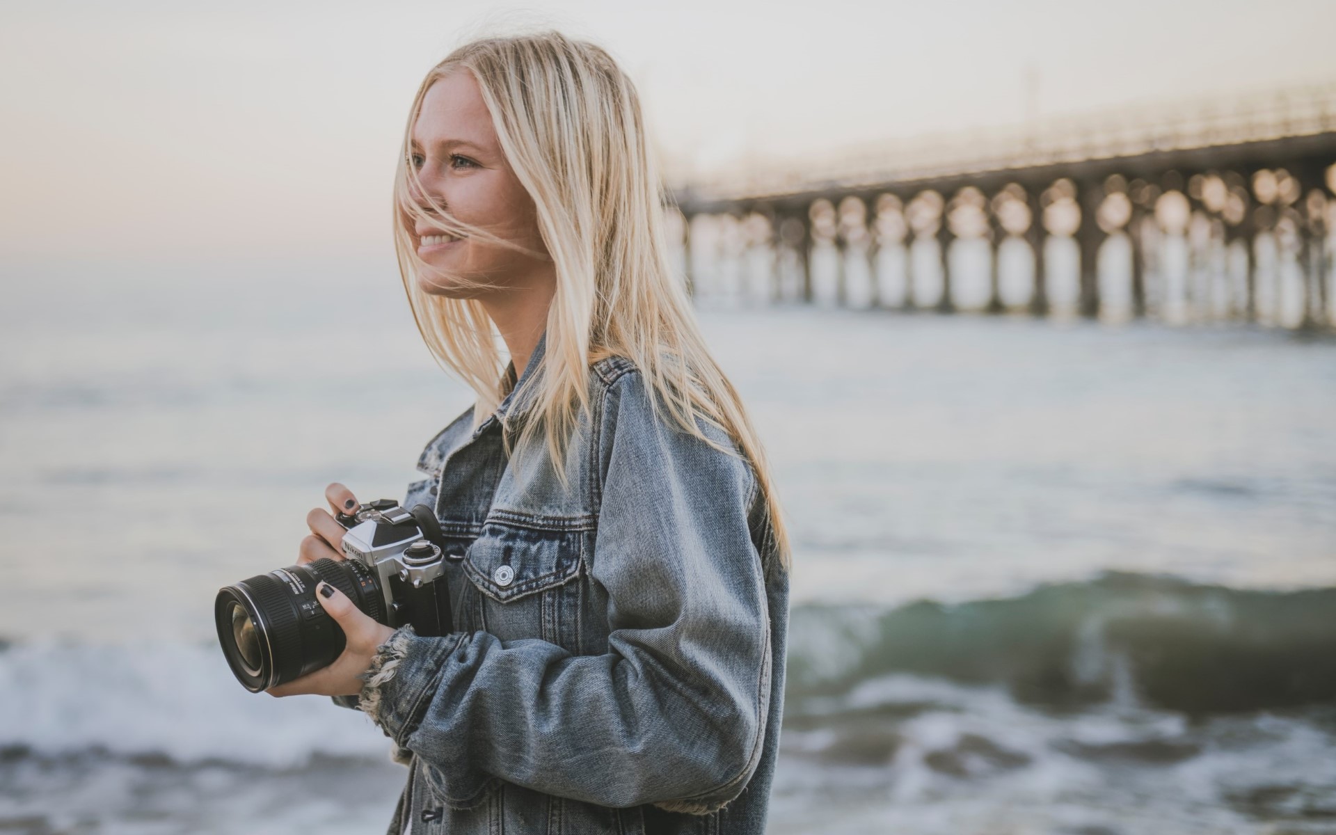 Women Smiling Blonde Camera Women Outdoors Sea Painted Nails Nikon 1920x1200