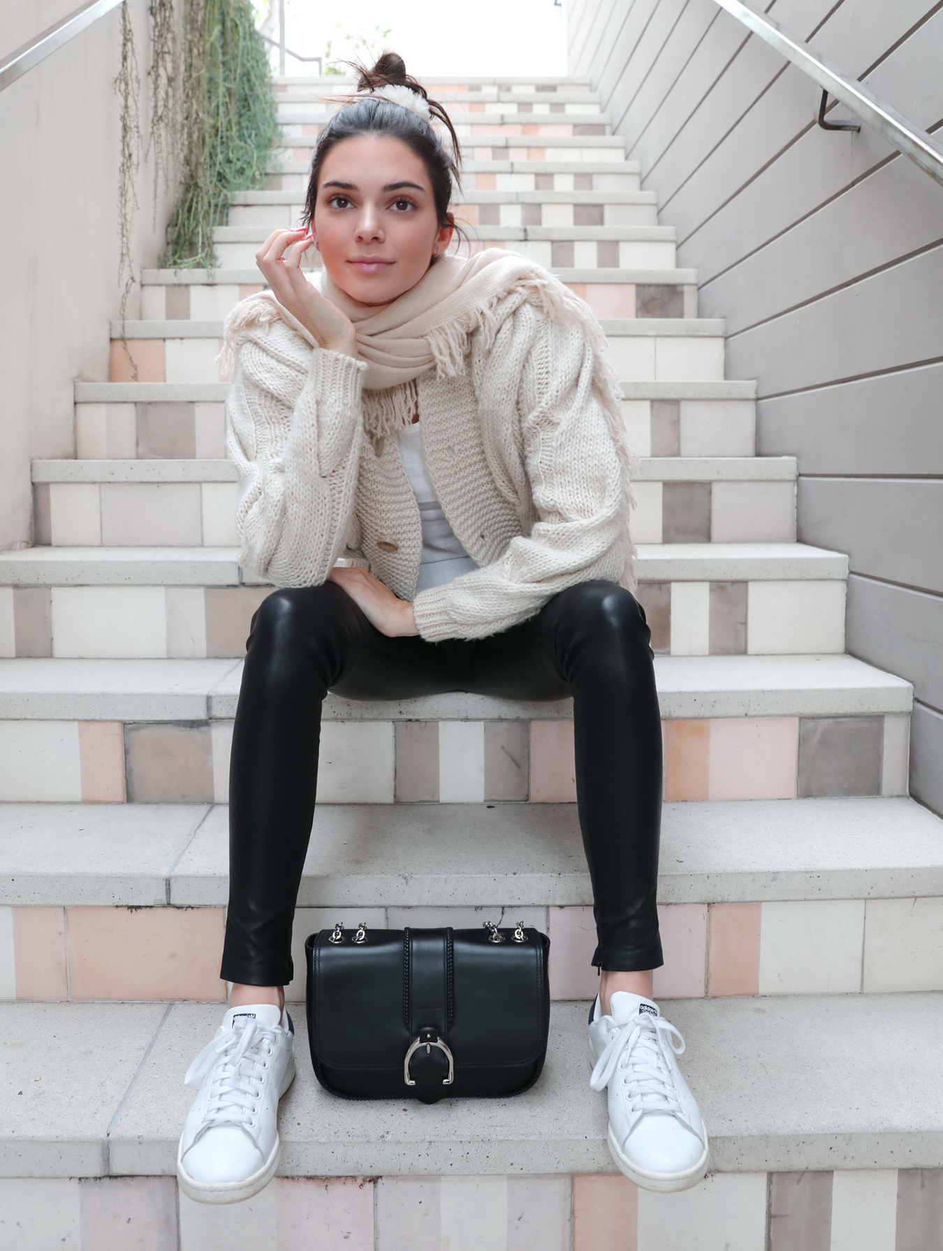 Kendall Jenner Women Model Brunette Dark Hair Women Outdoors Sitting Stairs Hand Bags Scarf Sweater  1350x1790