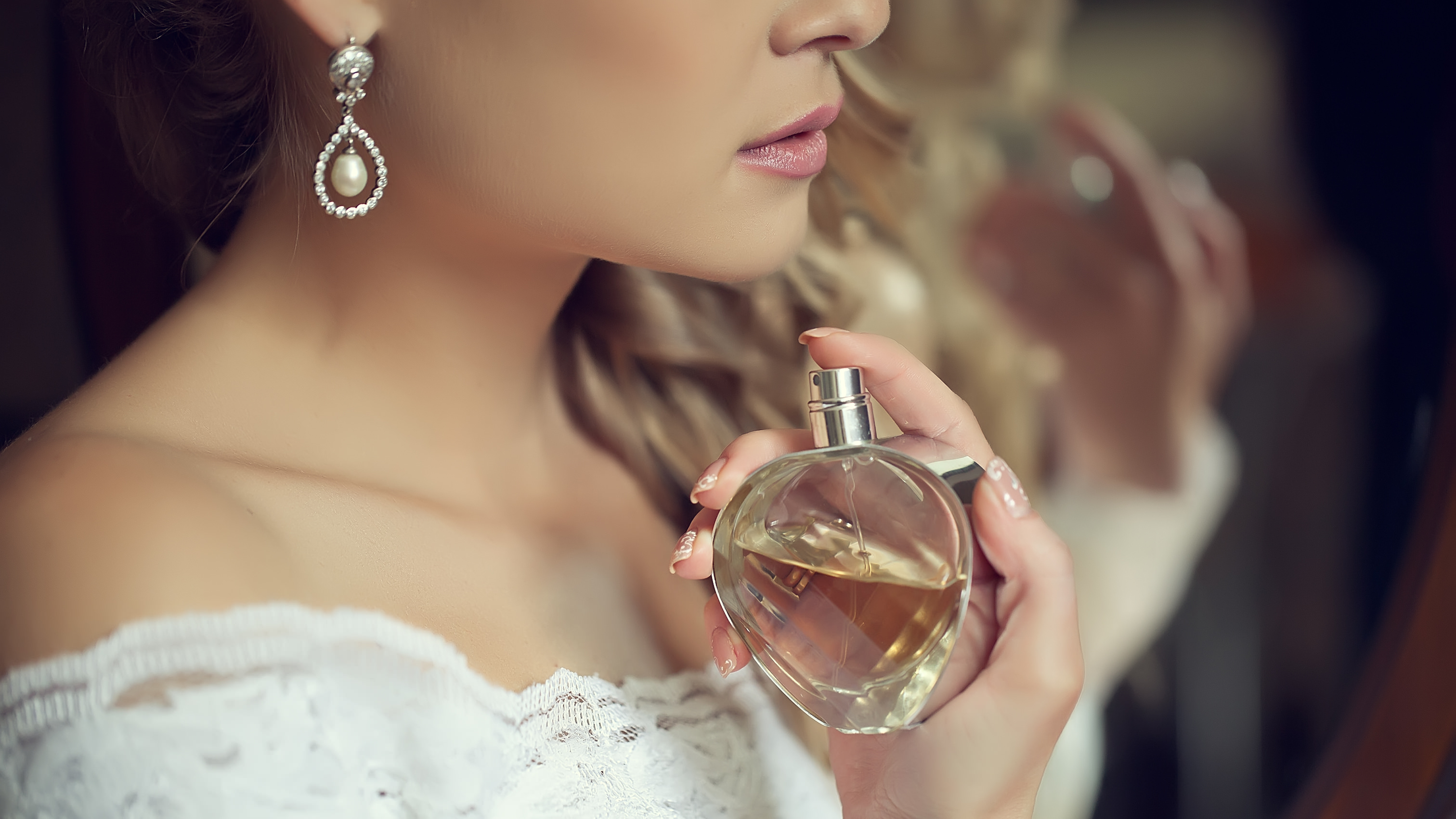 Perfume Woman 3024x1701