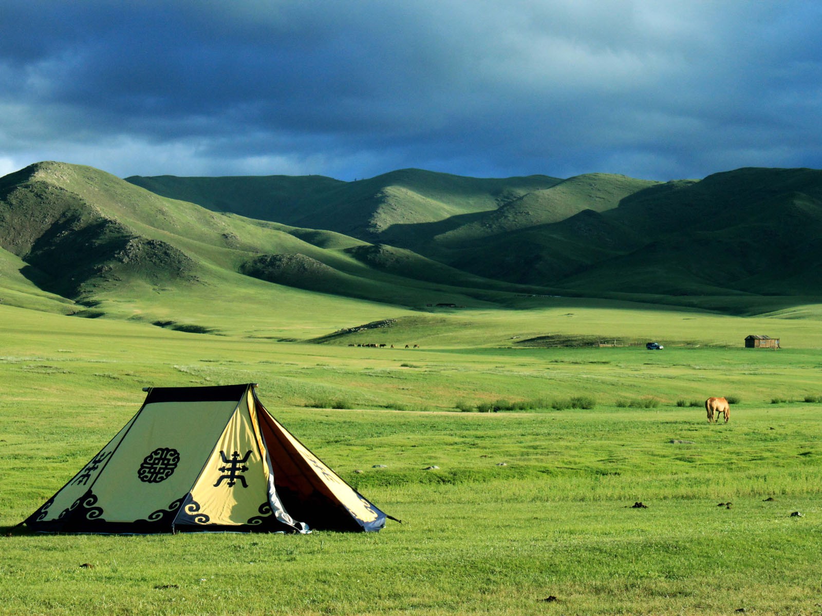 Tent Landscape Hills 1600x1200