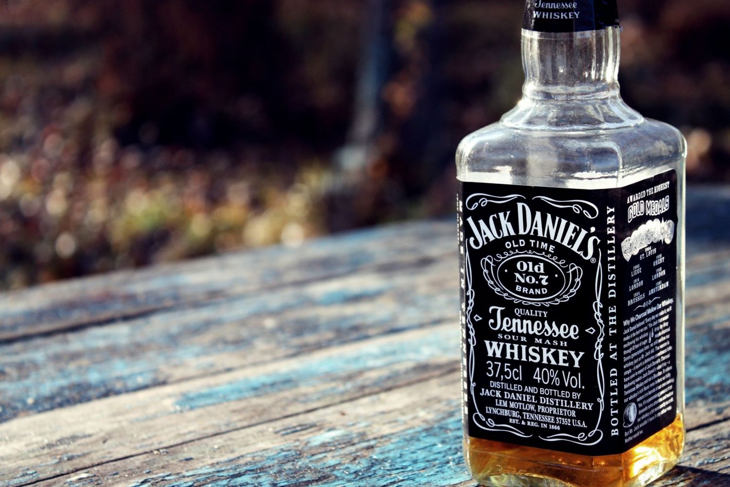 Jack Daniels Table Wood Whiskey 1499x1000
