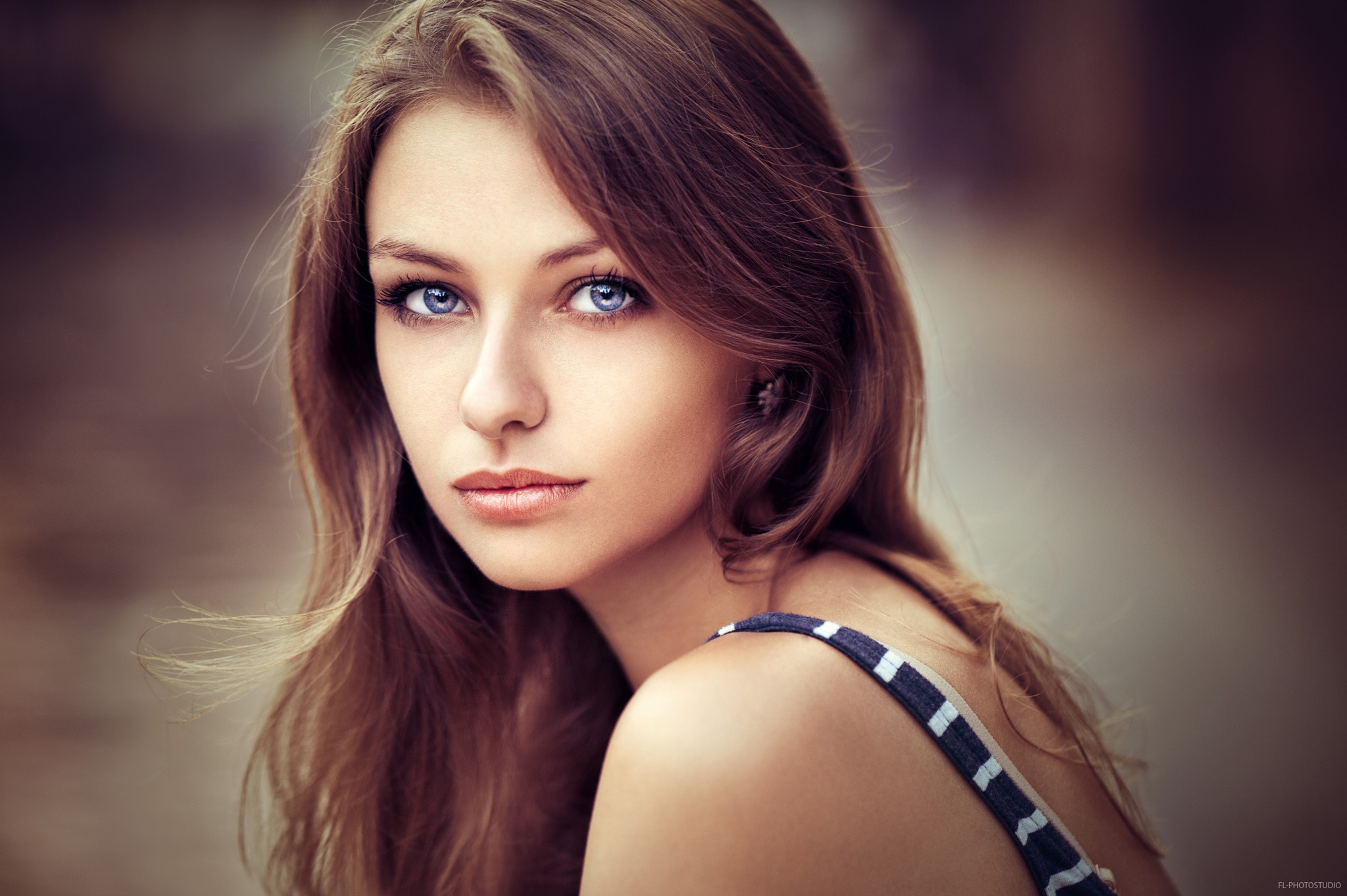 Women Face Portrait Lods Franck Model Long Hair Blue Eyes FL Photostudio Lea Cuvillier 2048x1363