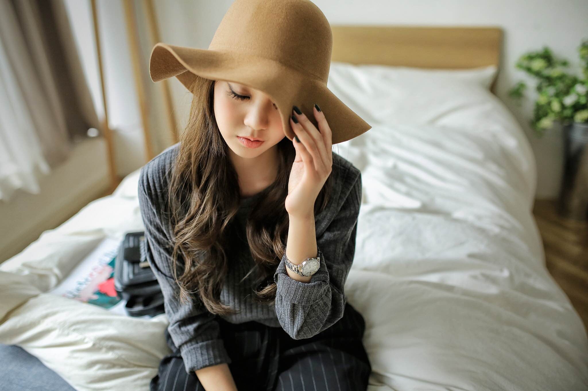 Chae Eun Women Hat Millinery Sitting Bedroom Brunette Long Hair Covered Face 2048x1365