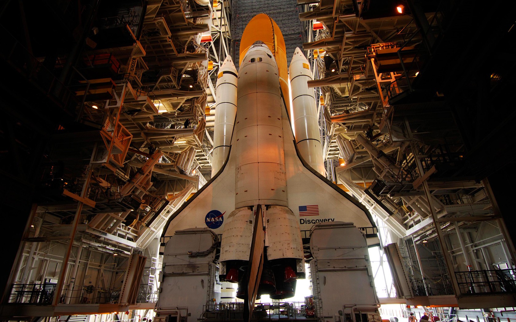 NASA Space Shuttle Discovery 1680x1050