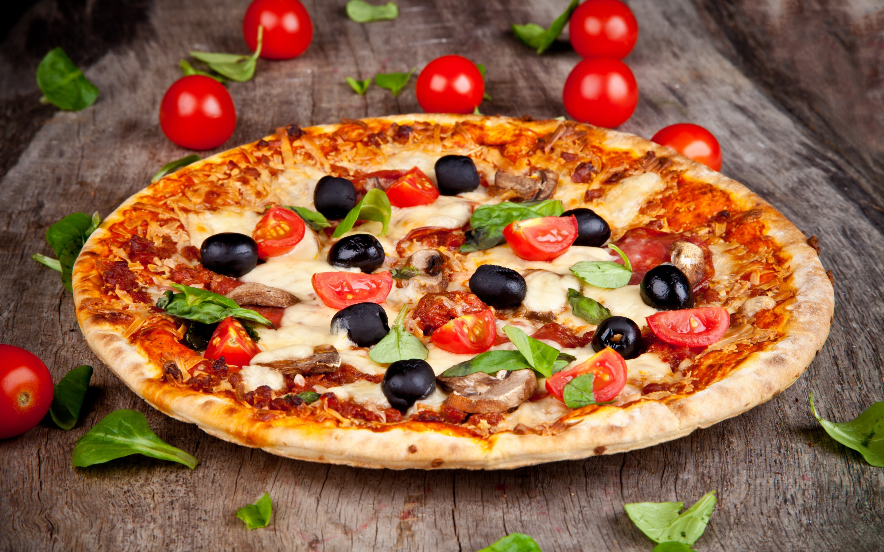 Pizza Olives Tomatoes Basil 2880x1800