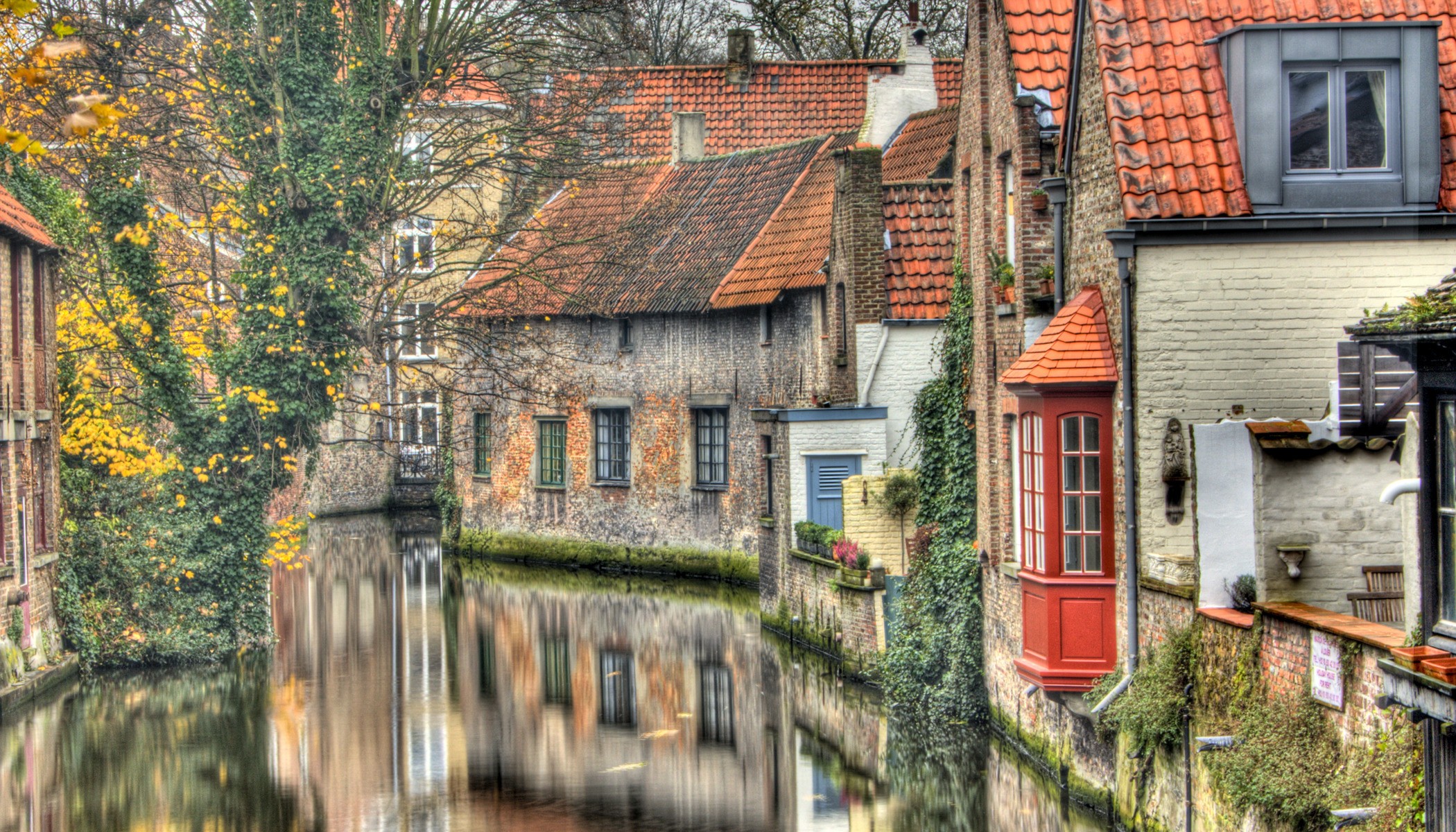 Cityscape Brugge House Canal Old Building 2100x1200