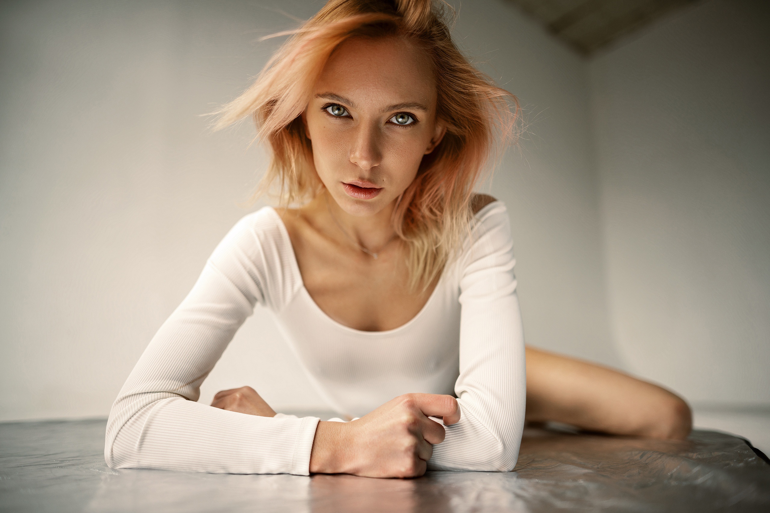 Women Model Women Indoors Face Maxim Gustarev 2560x1708