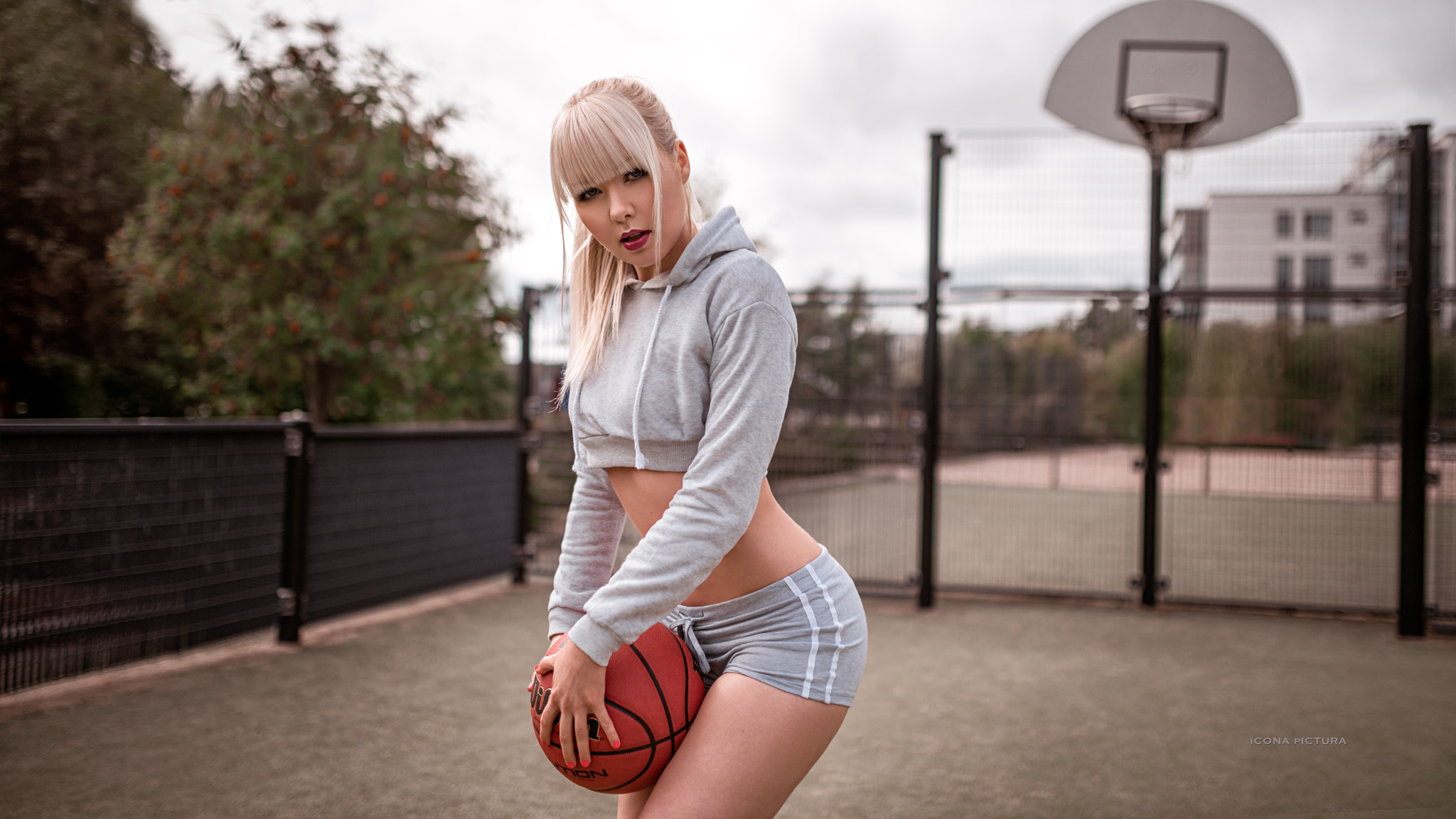 Women Blonde Ball Women Outdoors Icona Pictura 2048x1152