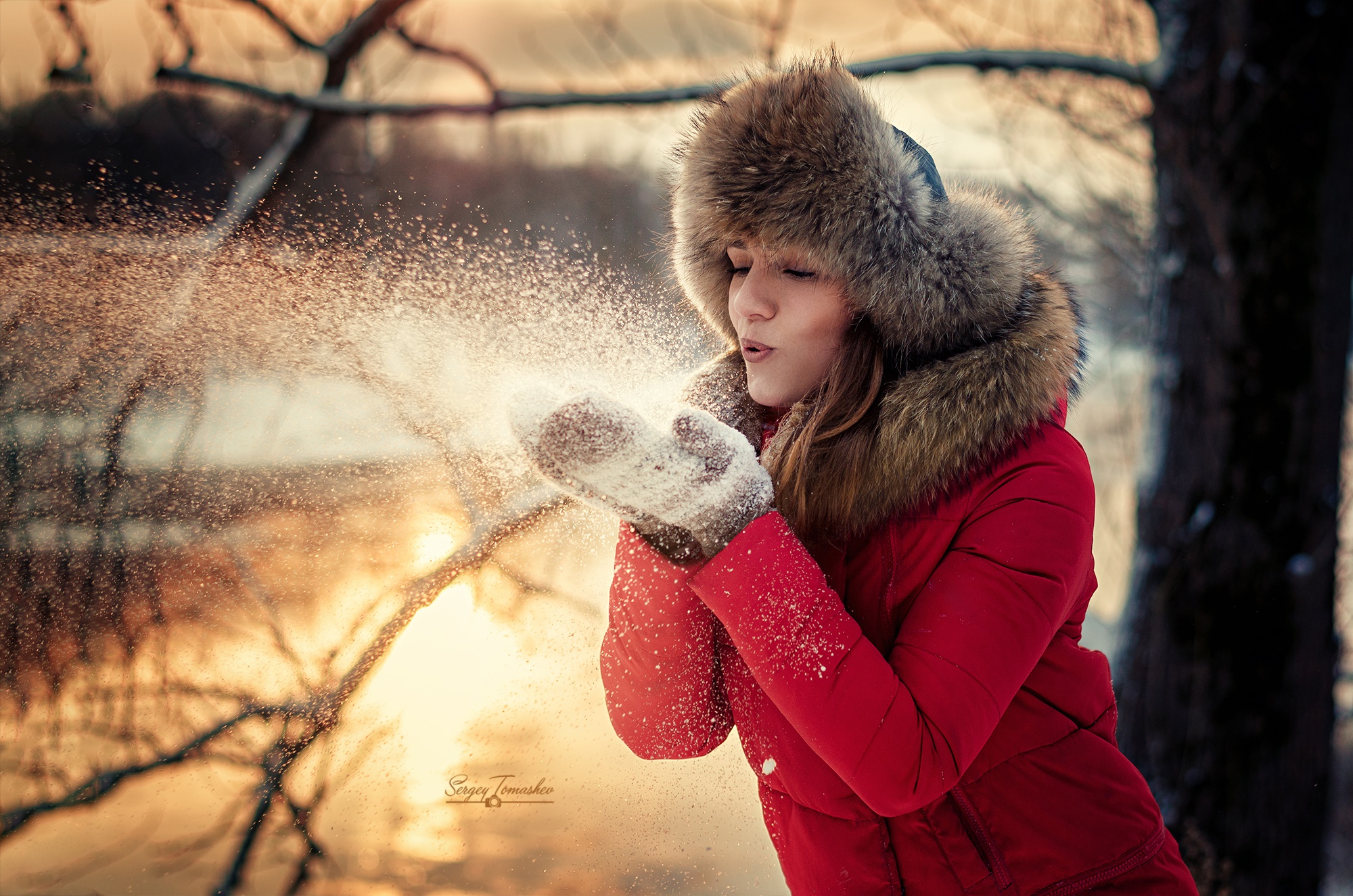 Women Model Water Reflection Hat Sergey Tomashev Red Jackets Snow Gloves Fur Cap Sergei Tomashev 2000x1325
